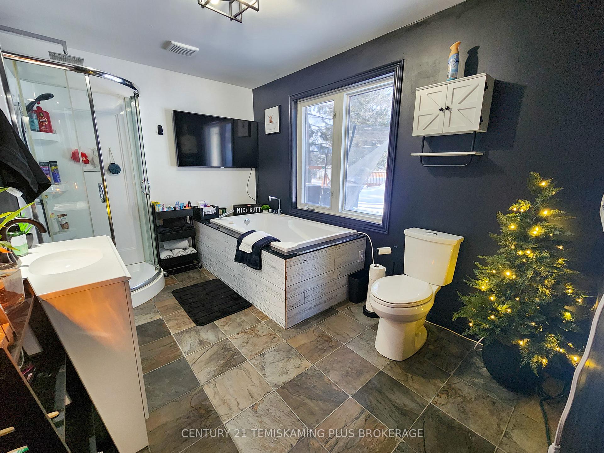 Photo 15 of 42 5th Avenue, Englehart — HOMEH