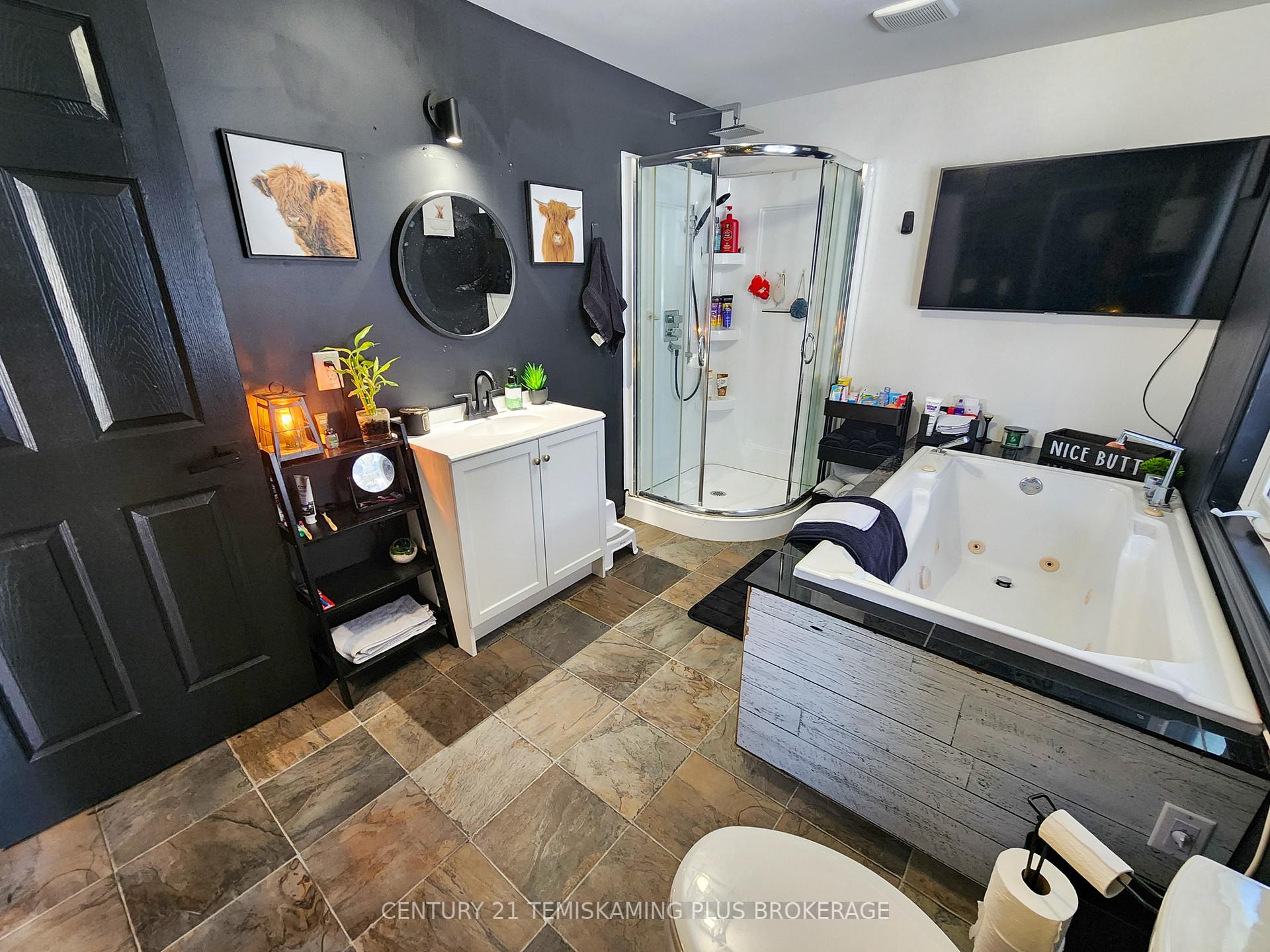 Photo 17 of 42 5th Avenue, Englehart — HOMEH