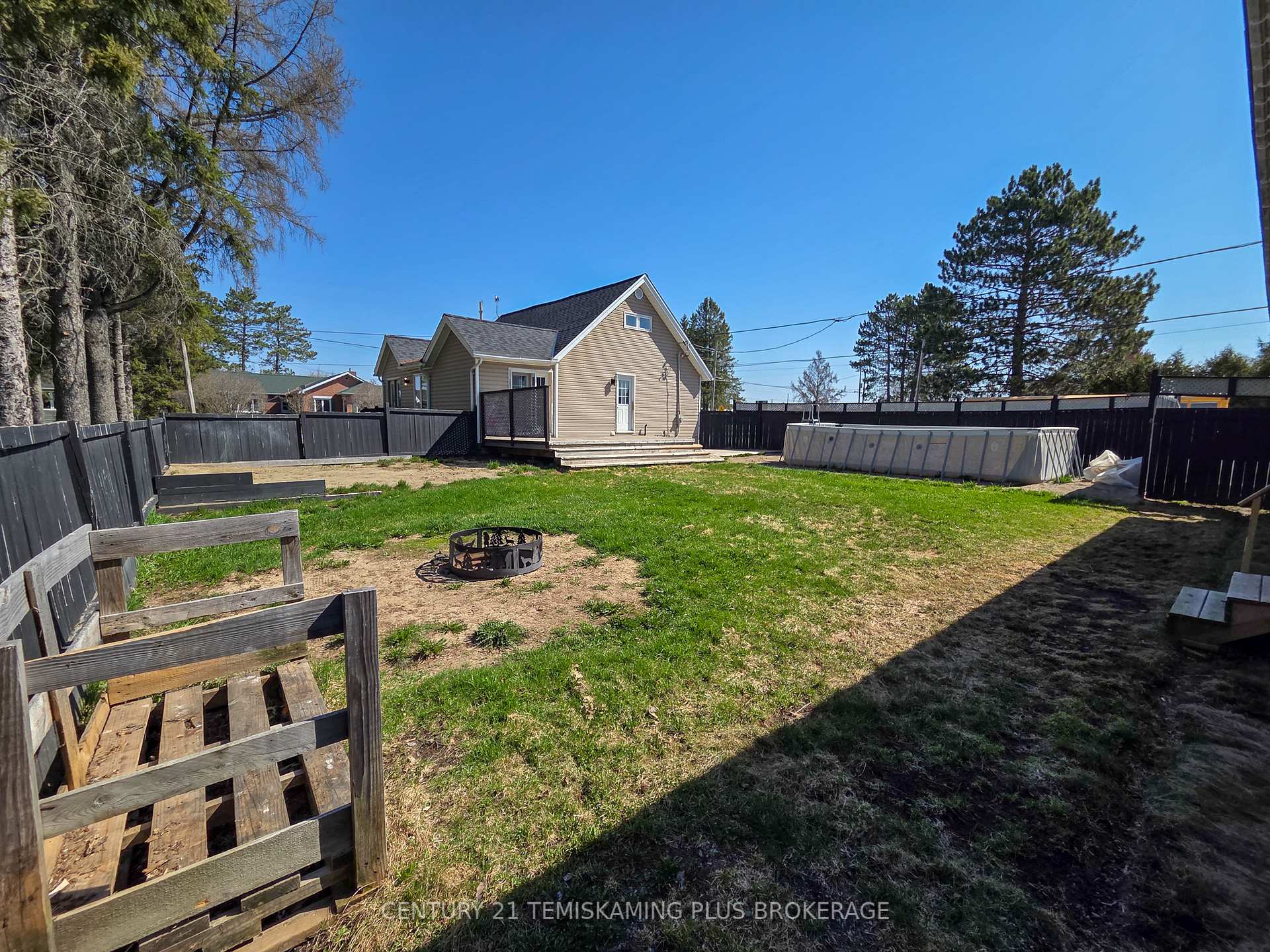Photo 30 of 42 5th Avenue, Englehart — HOMEH