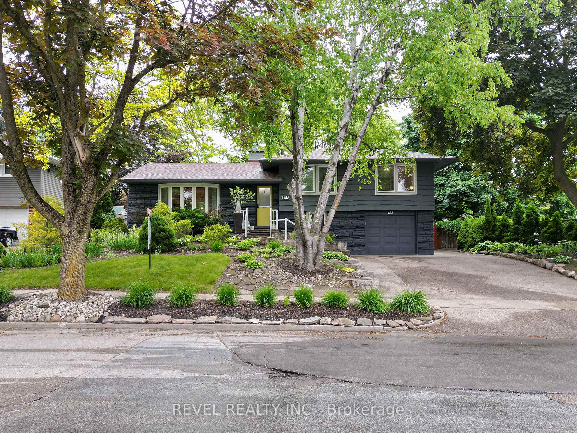 Photo 3 of 128 Blueridge Avenue, Kitchener — HOMEH