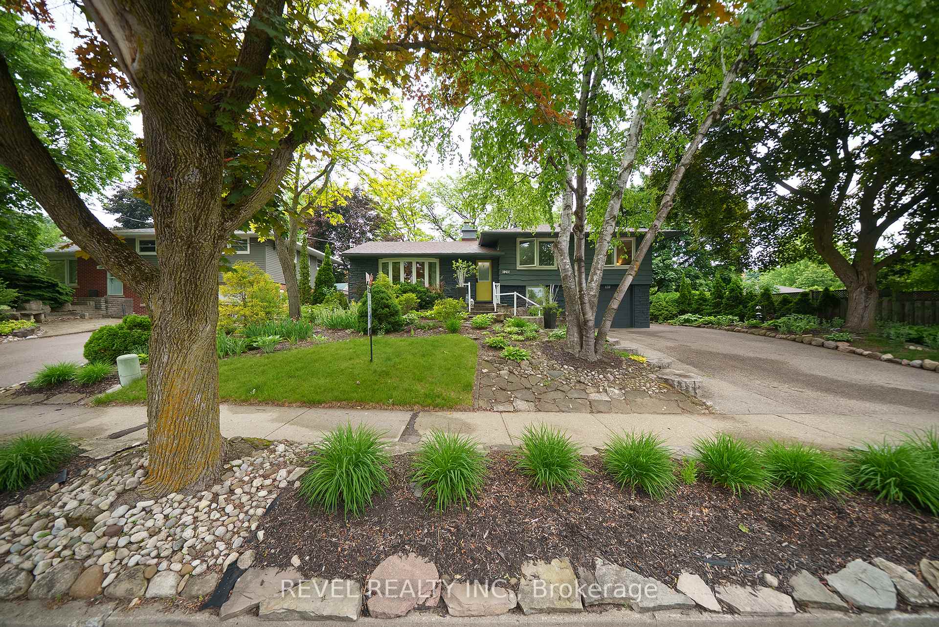 Photo 5 of 128 Blueridge Avenue, Kitchener — HOMEH