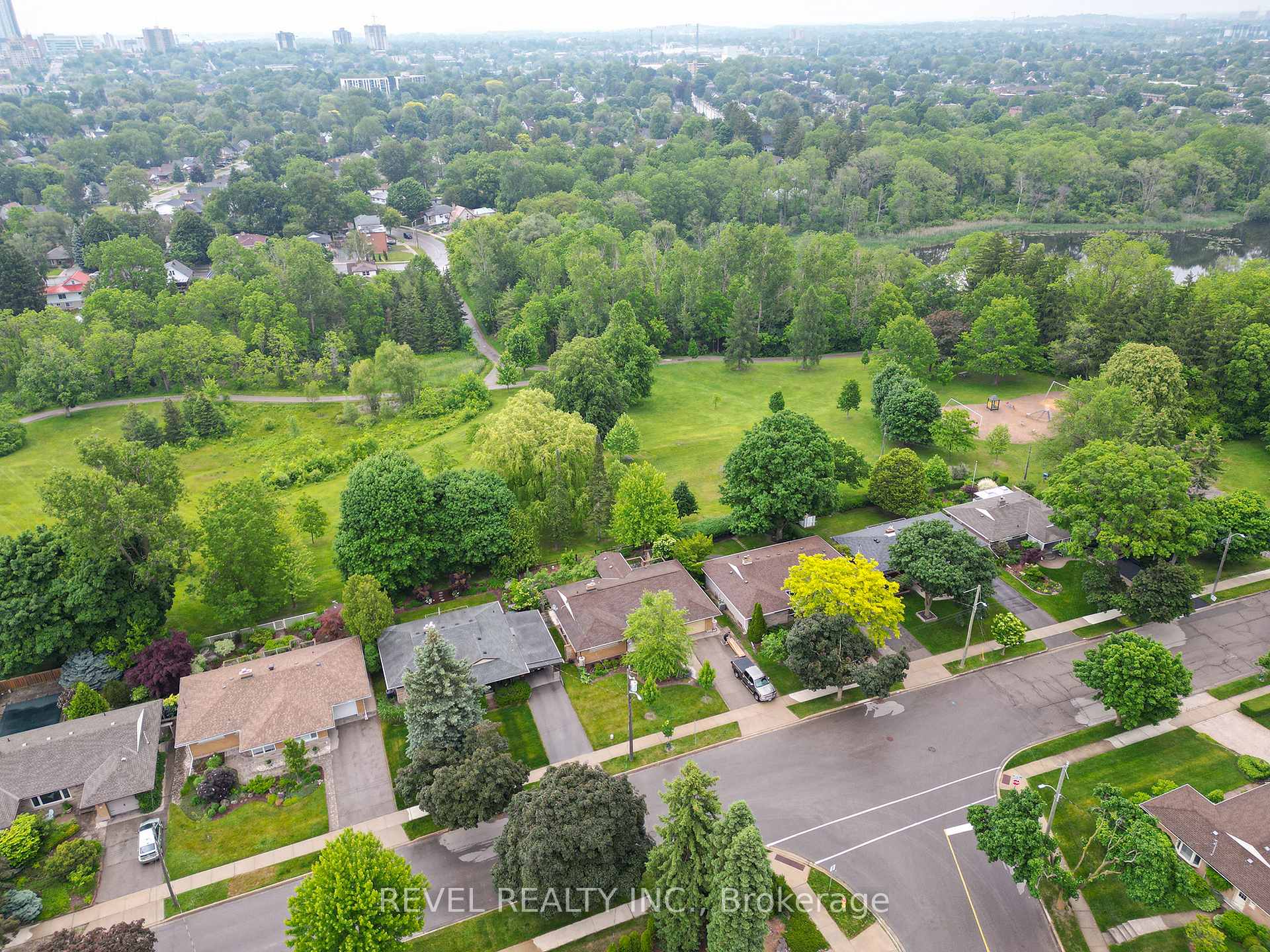 Photo 44 of 128 Blueridge Avenue, Kitchener — HOMEH