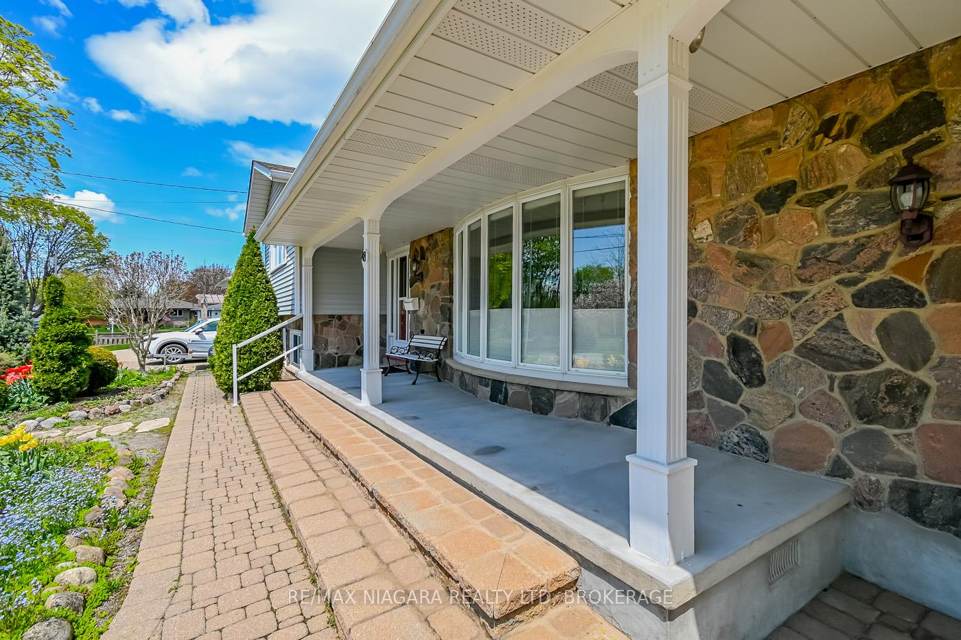 Photo 22 of 48 Lockview Crescent, St. Catharines, Bunting/Linwell — HOMEH