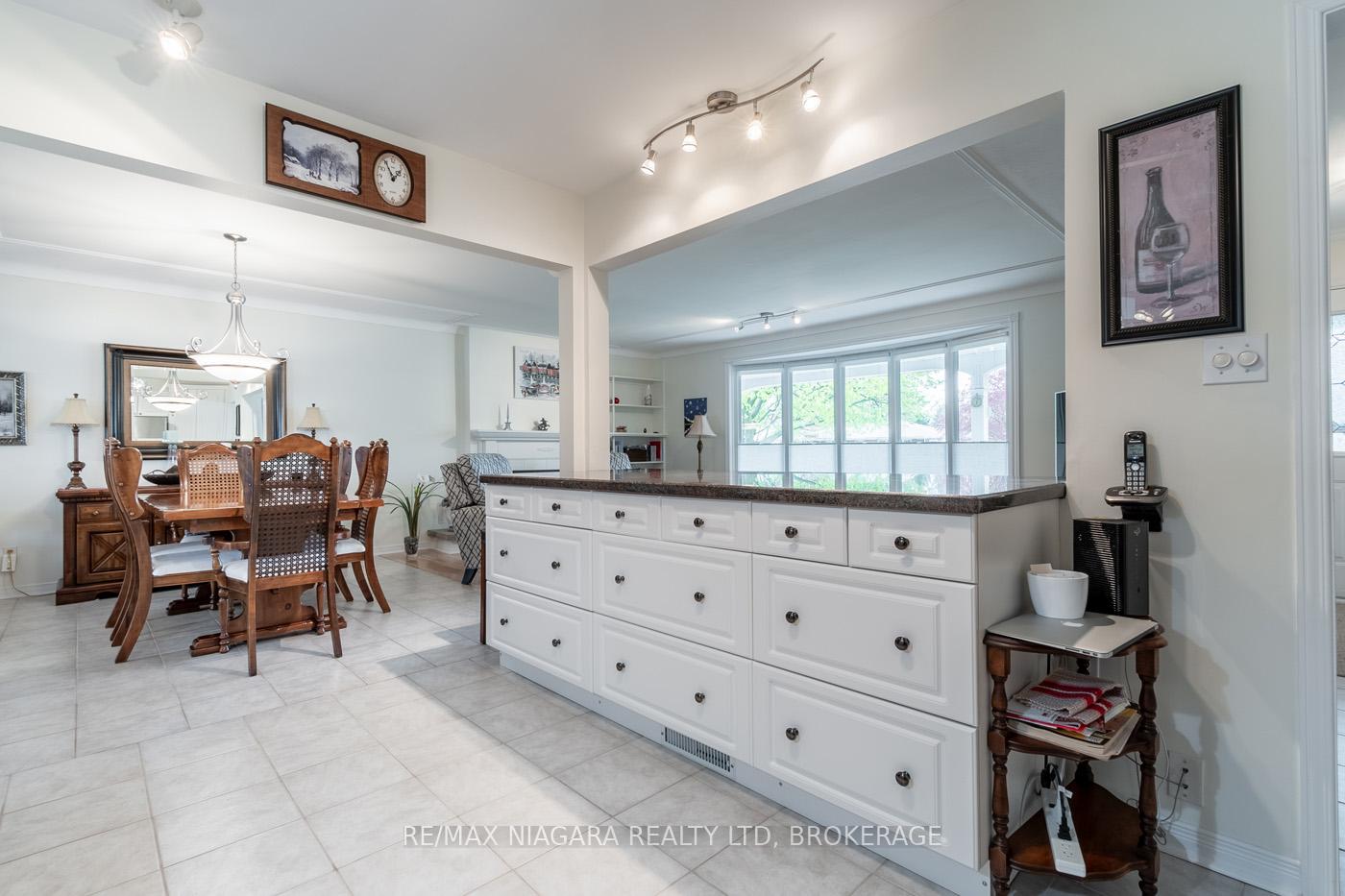 Photo 13 of 48 Lockview Crescent, St. Catharines, Bunting/Linwell — HOMEH