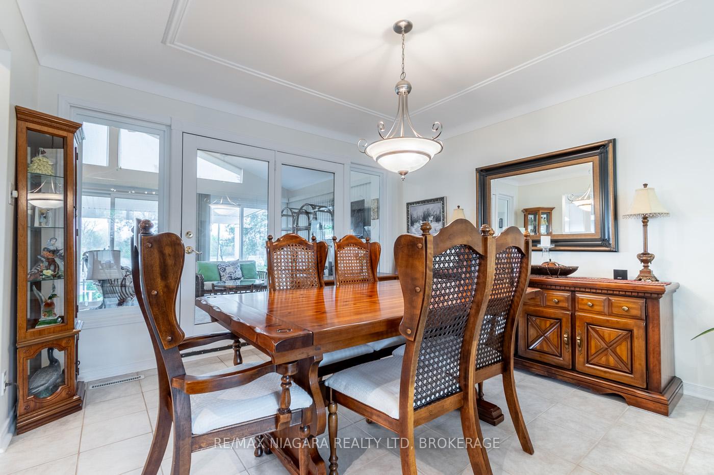 Photo 20 of 48 Lockview Crescent, St. Catharines, Bunting/Linwell — HOMEH