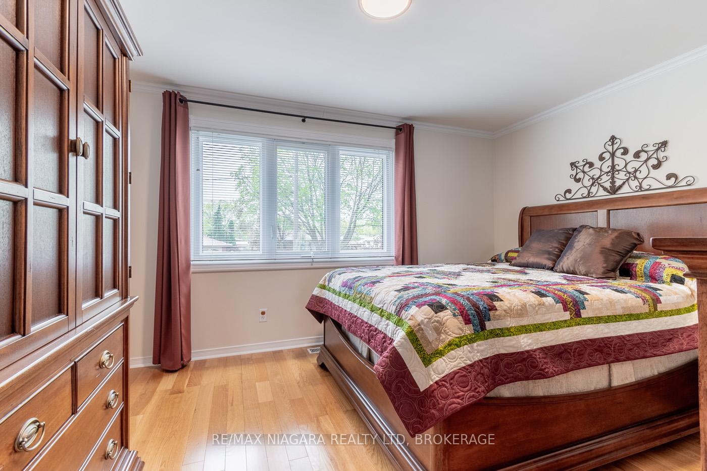 Photo 23 of 48 Lockview Crescent, St. Catharines, Bunting/Linwell — HOMEH