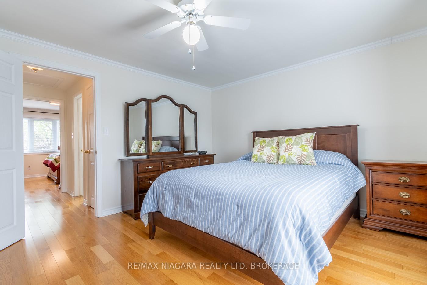 Photo 18 of 48 Lockview Crescent, St. Catharines, Bunting/Linwell — HOMEH