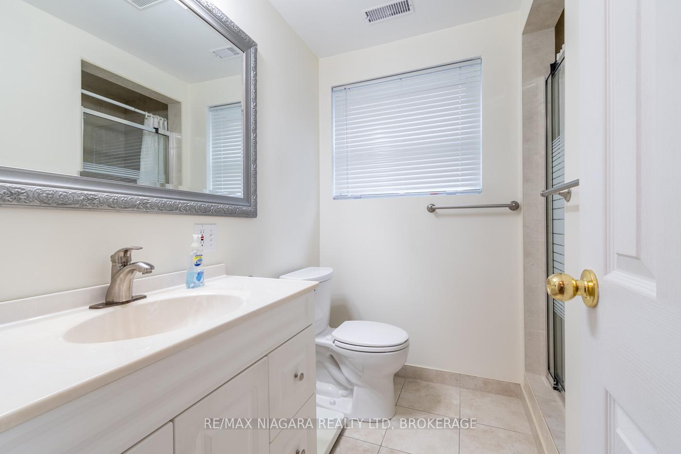 Photo 8 of 48 Lockview Crescent, St. Catharines, Bunting/Linwell — HOMEH