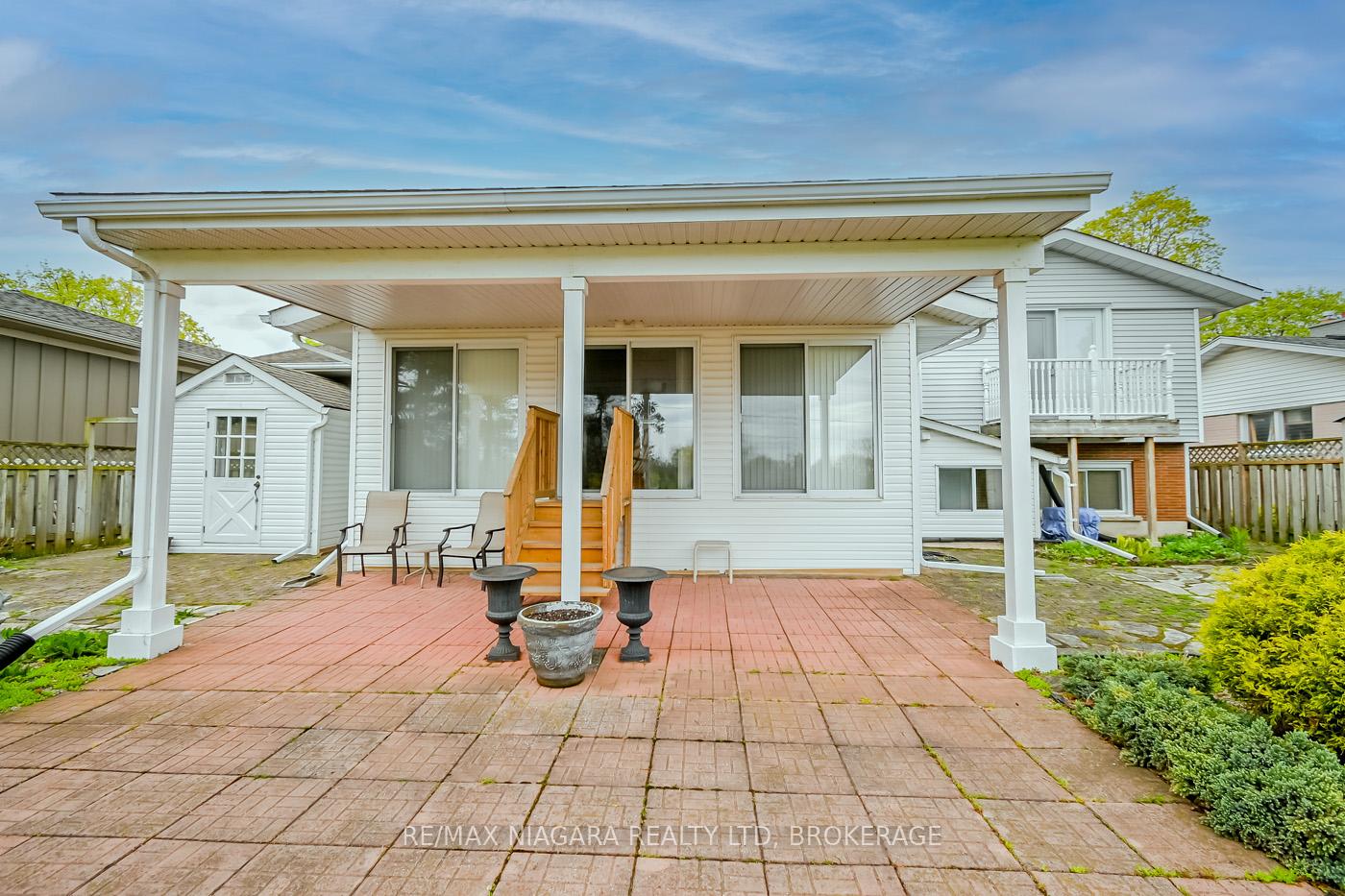 Photo 24 of 48 Lockview Crescent, St. Catharines, Bunting/Linwell — HOMEH