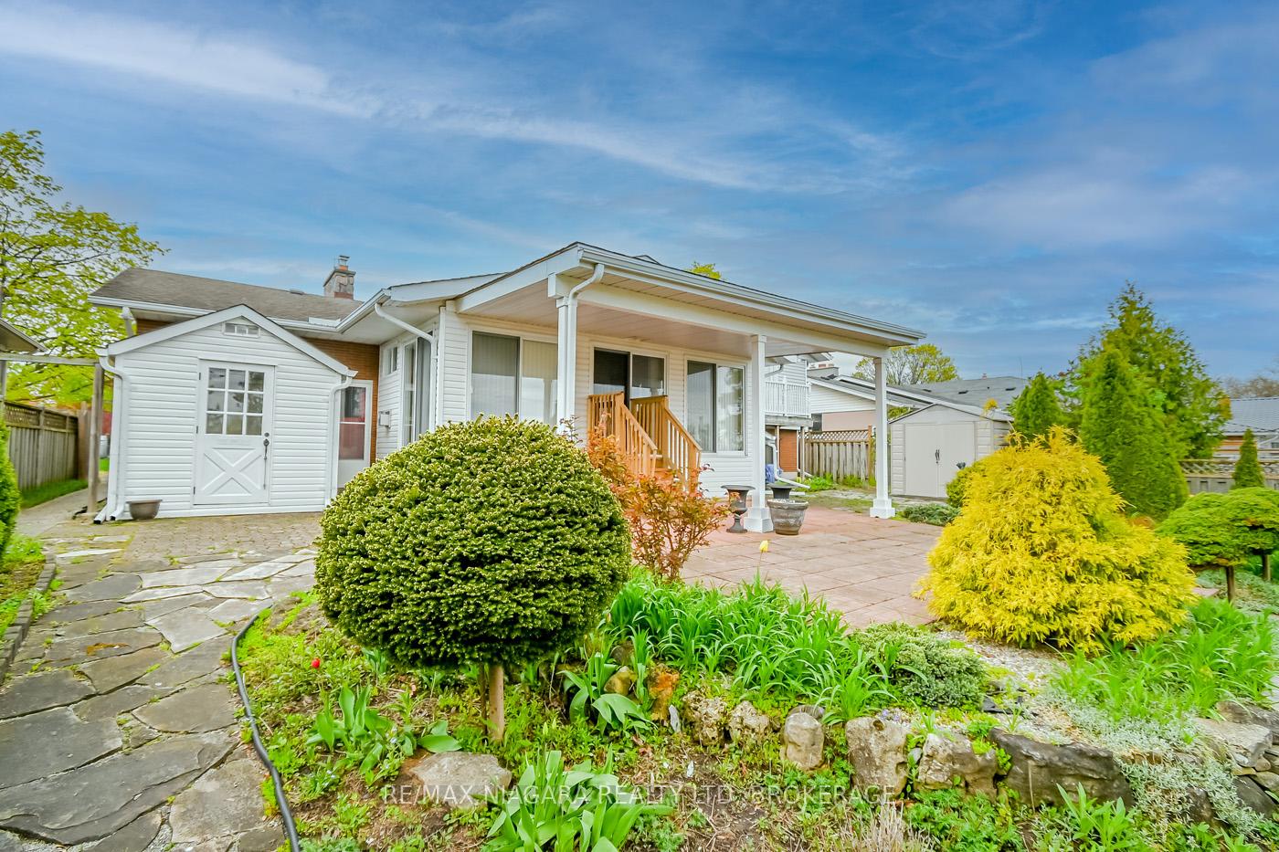 Photo 26 of 48 Lockview Crescent, St. Catharines, Bunting/Linwell — HOMEH