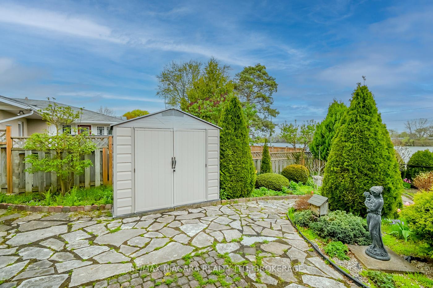 Photo 27 of 48 Lockview Crescent, St. Catharines, Bunting/Linwell — HOMEH