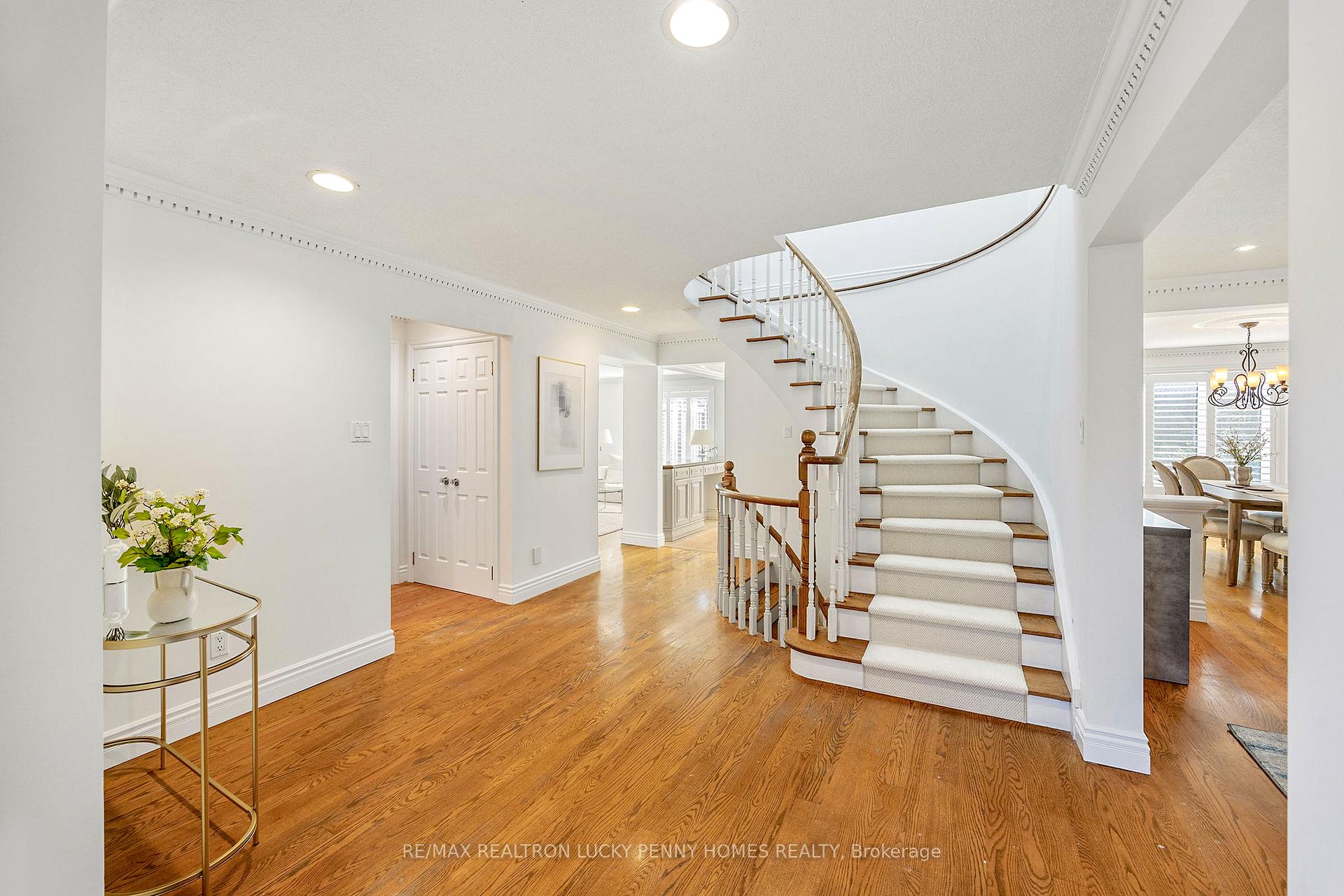 Photo 12 of 126 Aitken Circle, Markham, Unionville — HOMEH