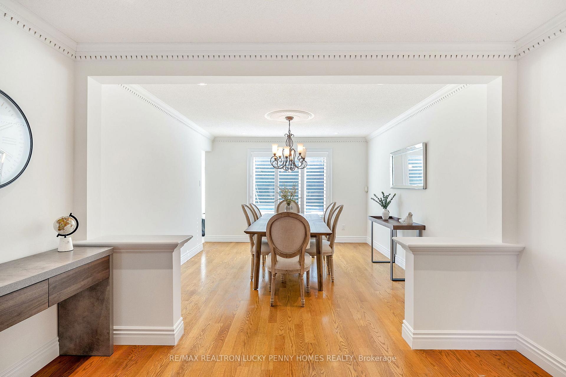 Photo 2 of 126 Aitken Circle, Markham, Unionville — HOMEH