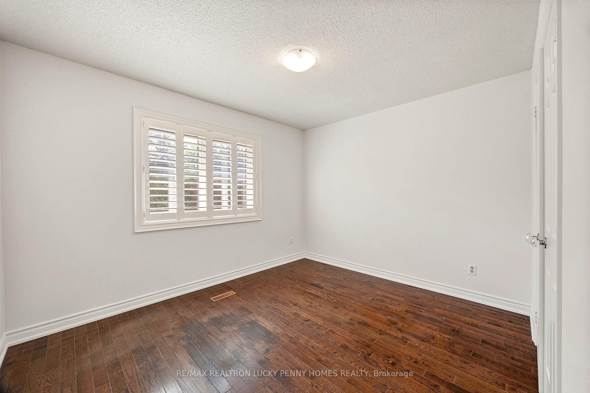 Photo 13 of 126 Aitken Circle, Markham, Unionville — HOMEH