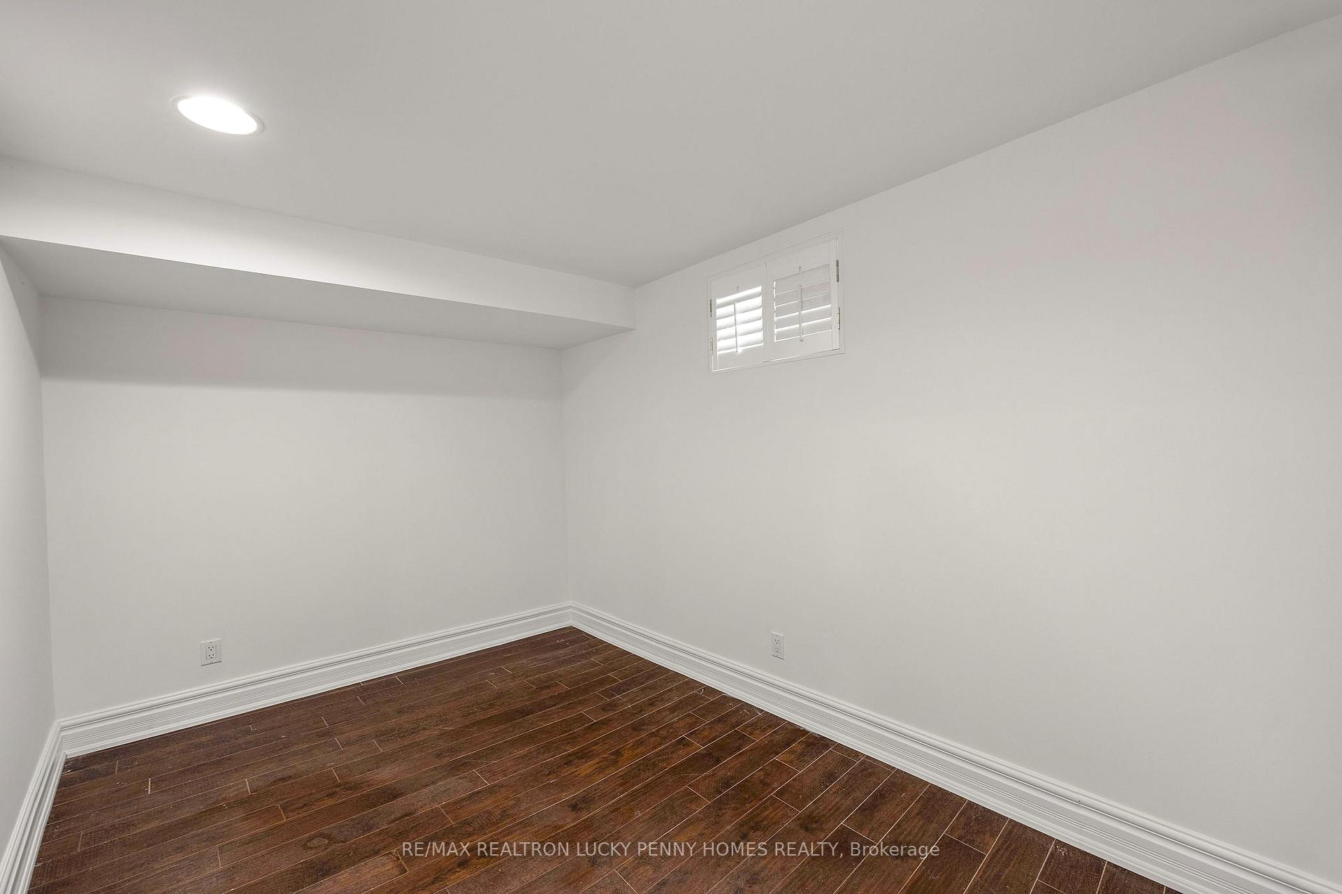 Photo 5 of 126 Aitken Circle, Markham, Unionville — HOMEH