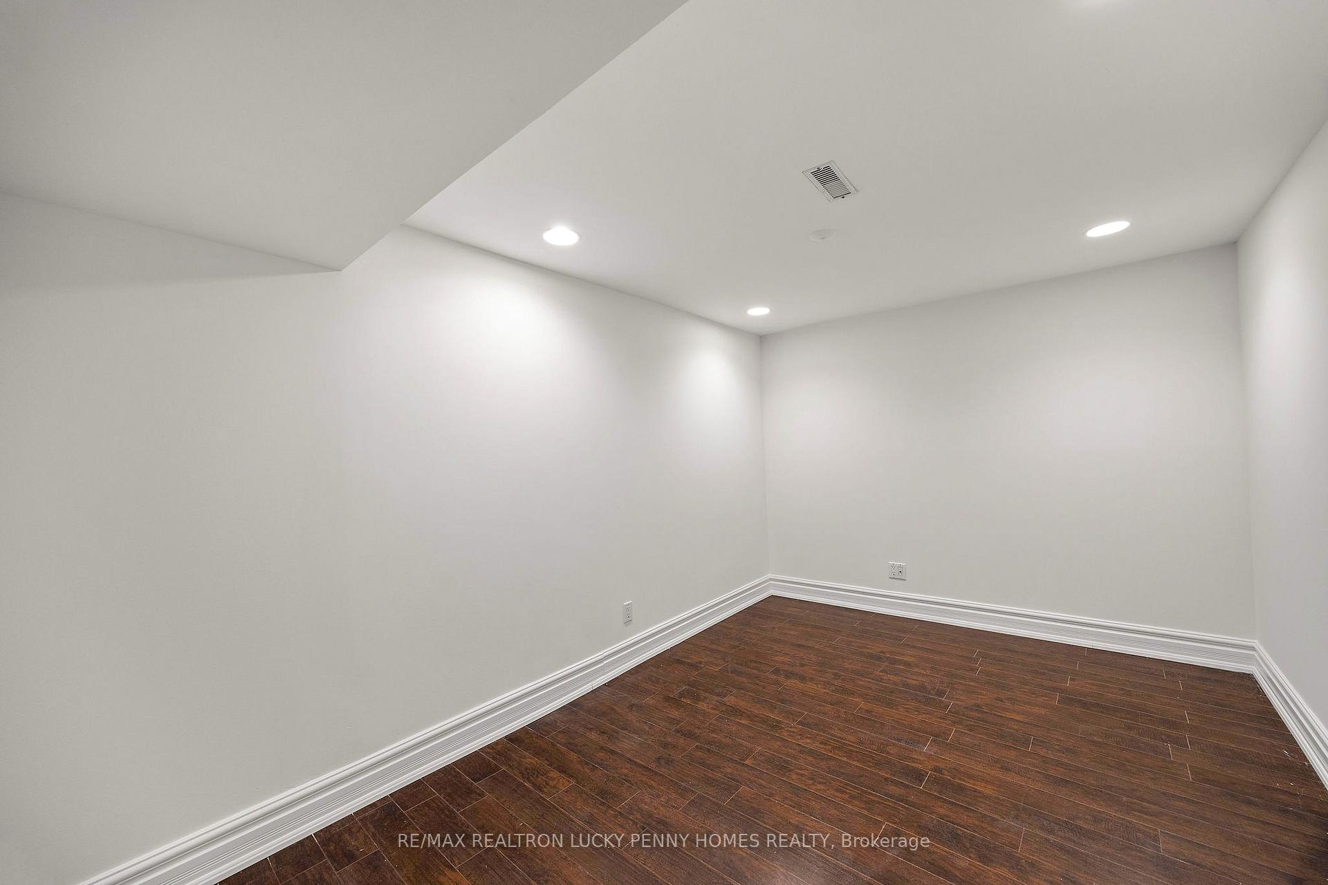 Photo 19 of 126 Aitken Circle, Markham, Unionville — HOMEH