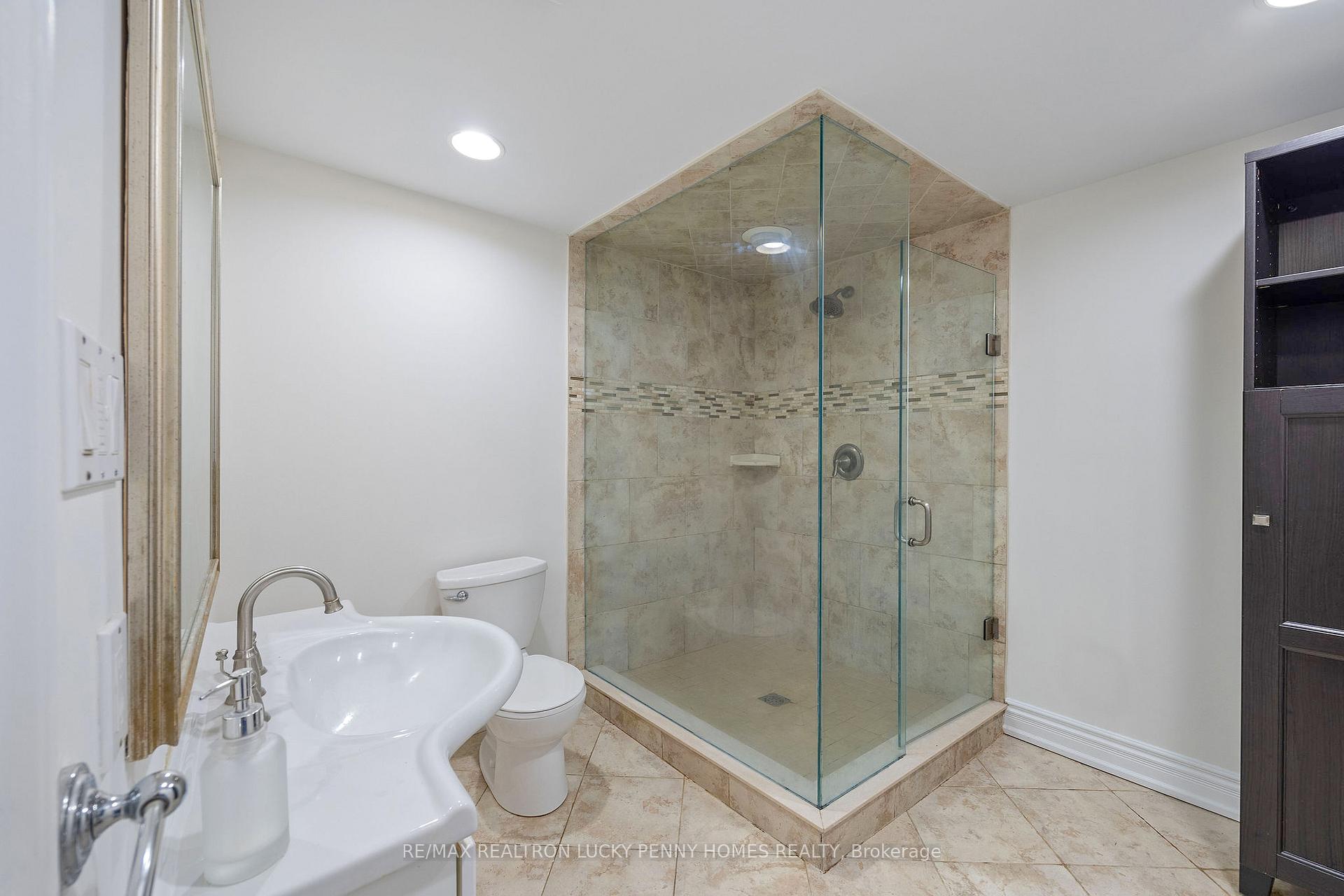Photo 16 of 126 Aitken Circle, Markham, Unionville — HOMEH