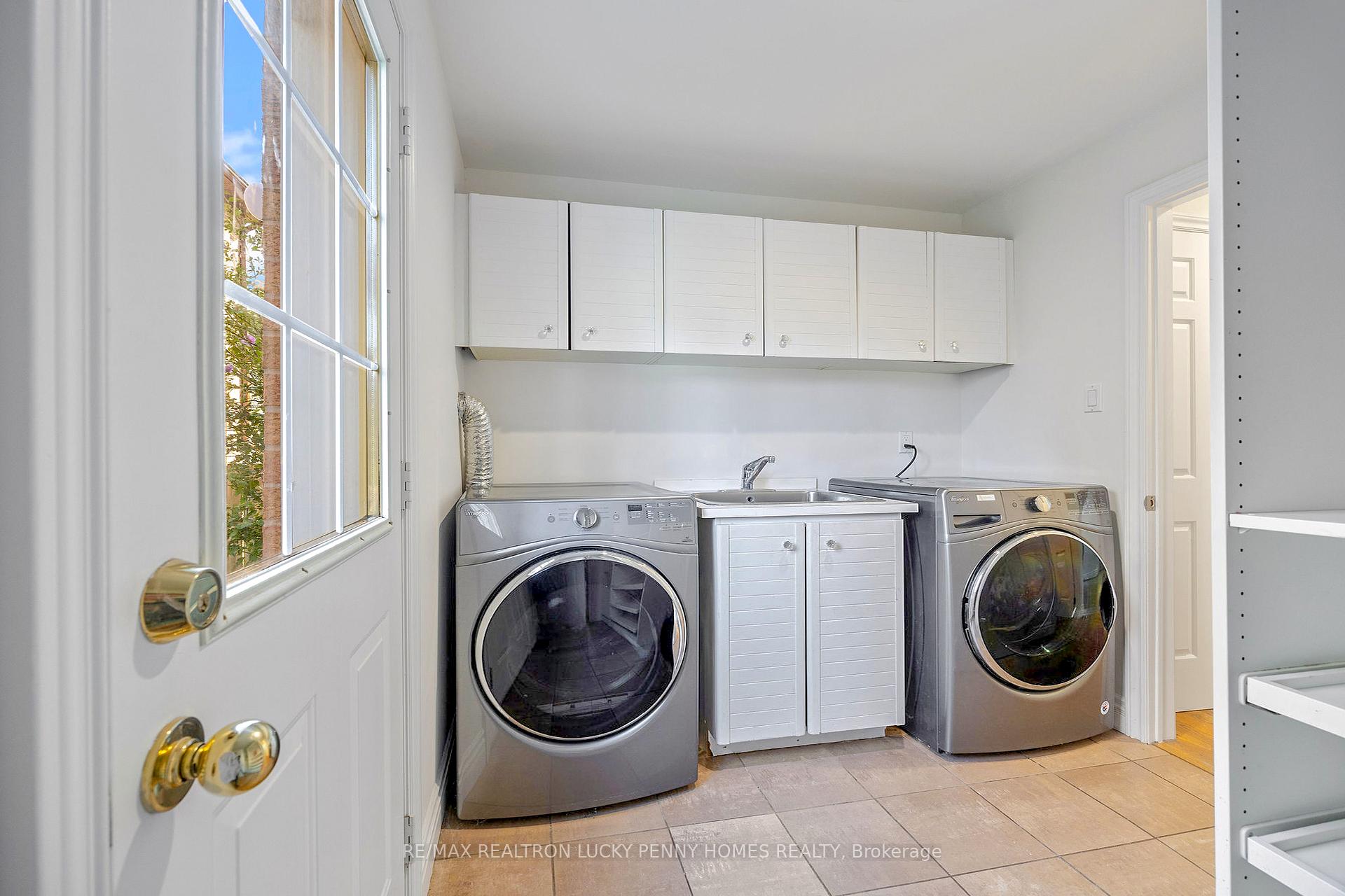 Photo 6 of 126 Aitken Circle, Markham, Unionville — HOMEH