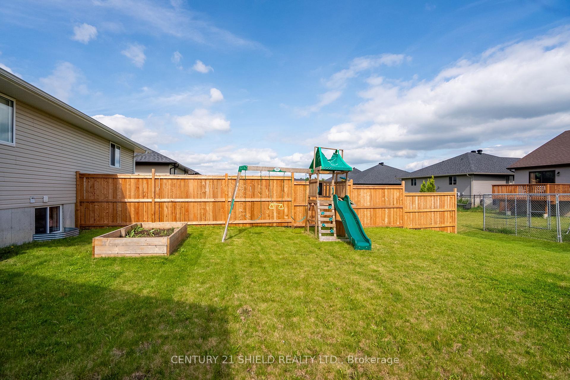 Photo 35 of 56 Cameron Crescent, Cornwall — HOMEH