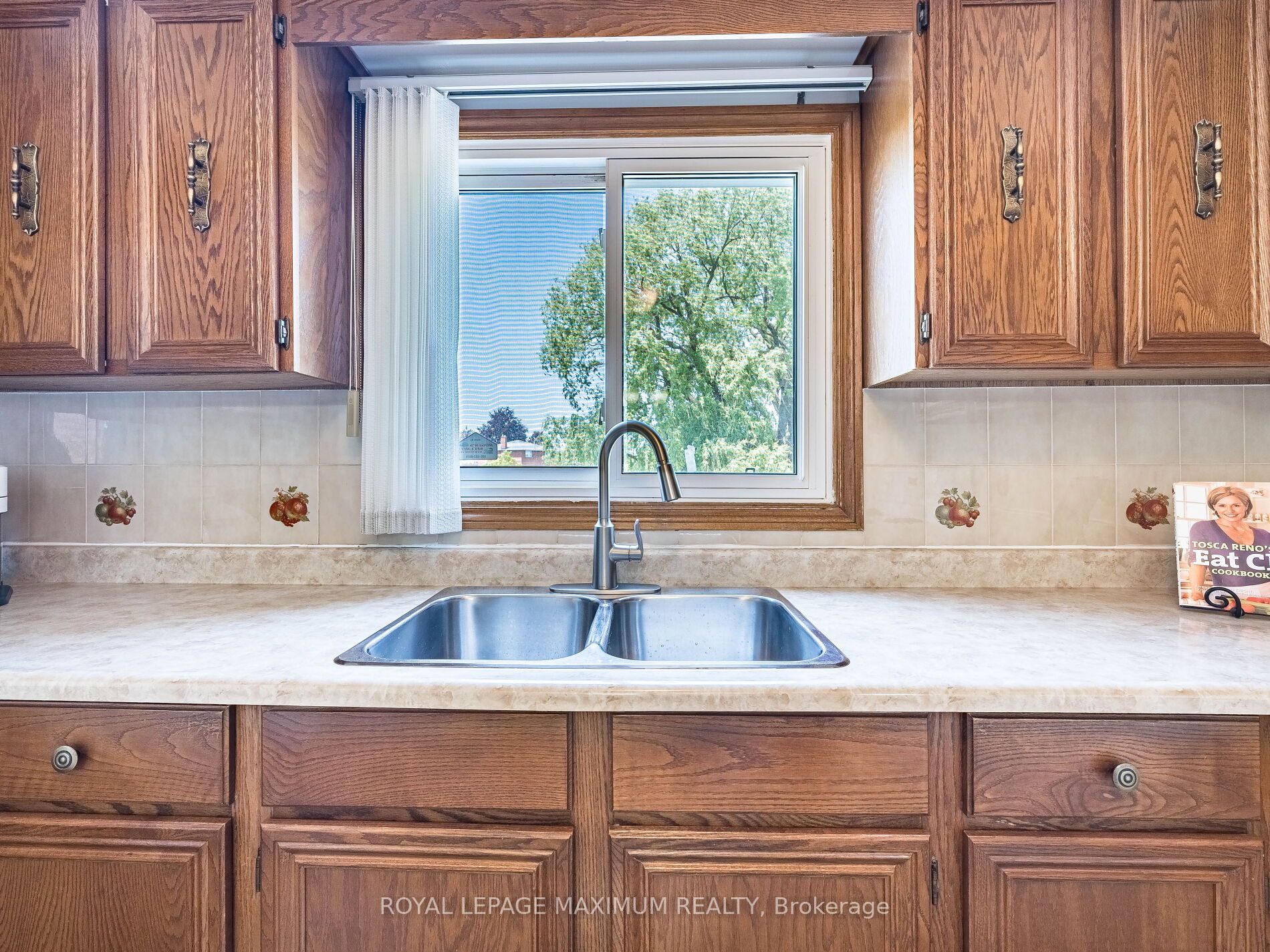 Photo 13 of 131 Kaiser Drive, Vaughan, West Woodbridge — HOMEH