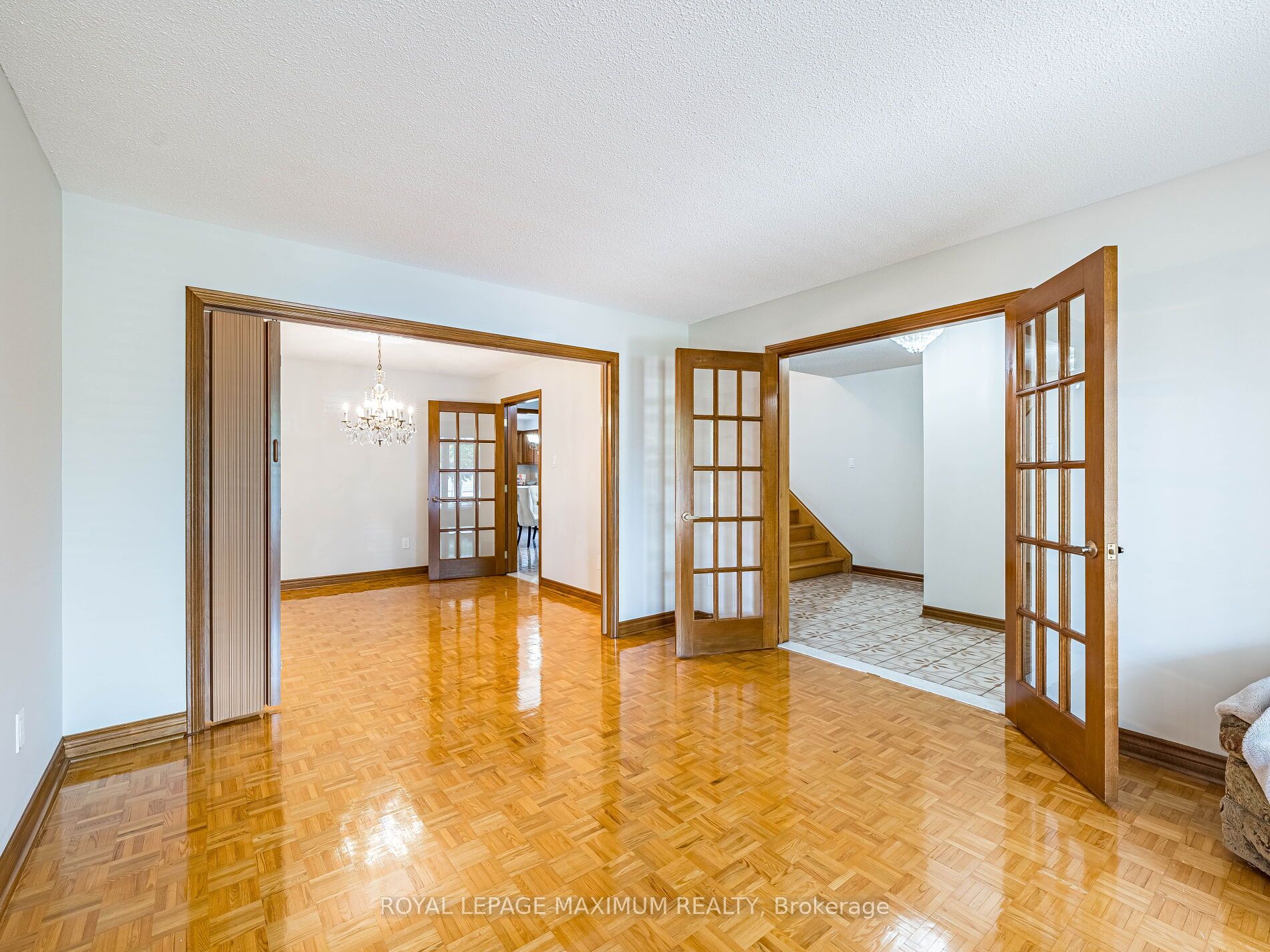 Photo 8 of 131 Kaiser Drive, Vaughan, West Woodbridge — HOMEH
