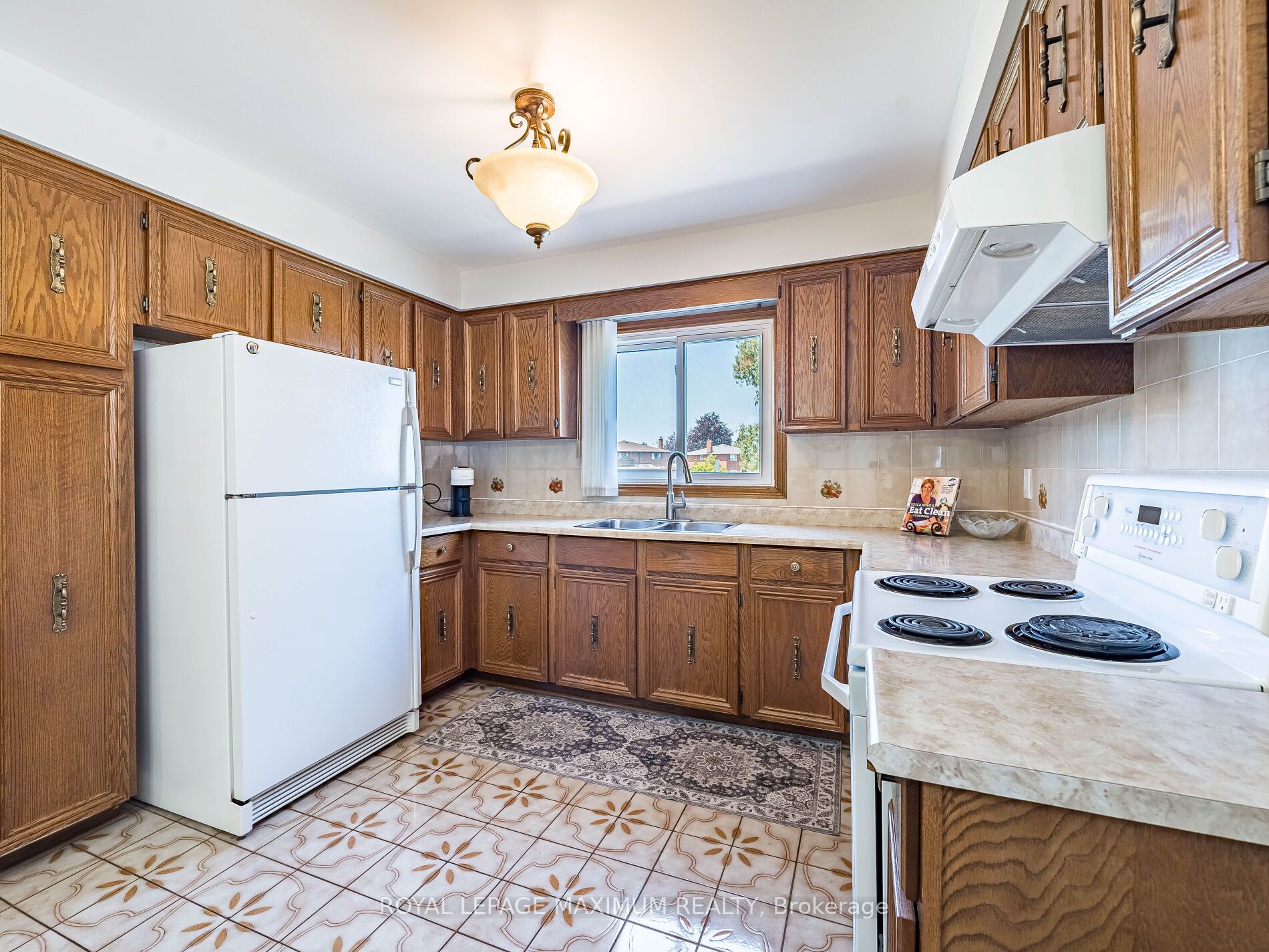 Photo 14 of 131 Kaiser Drive, Vaughan, West Woodbridge — HOMEH