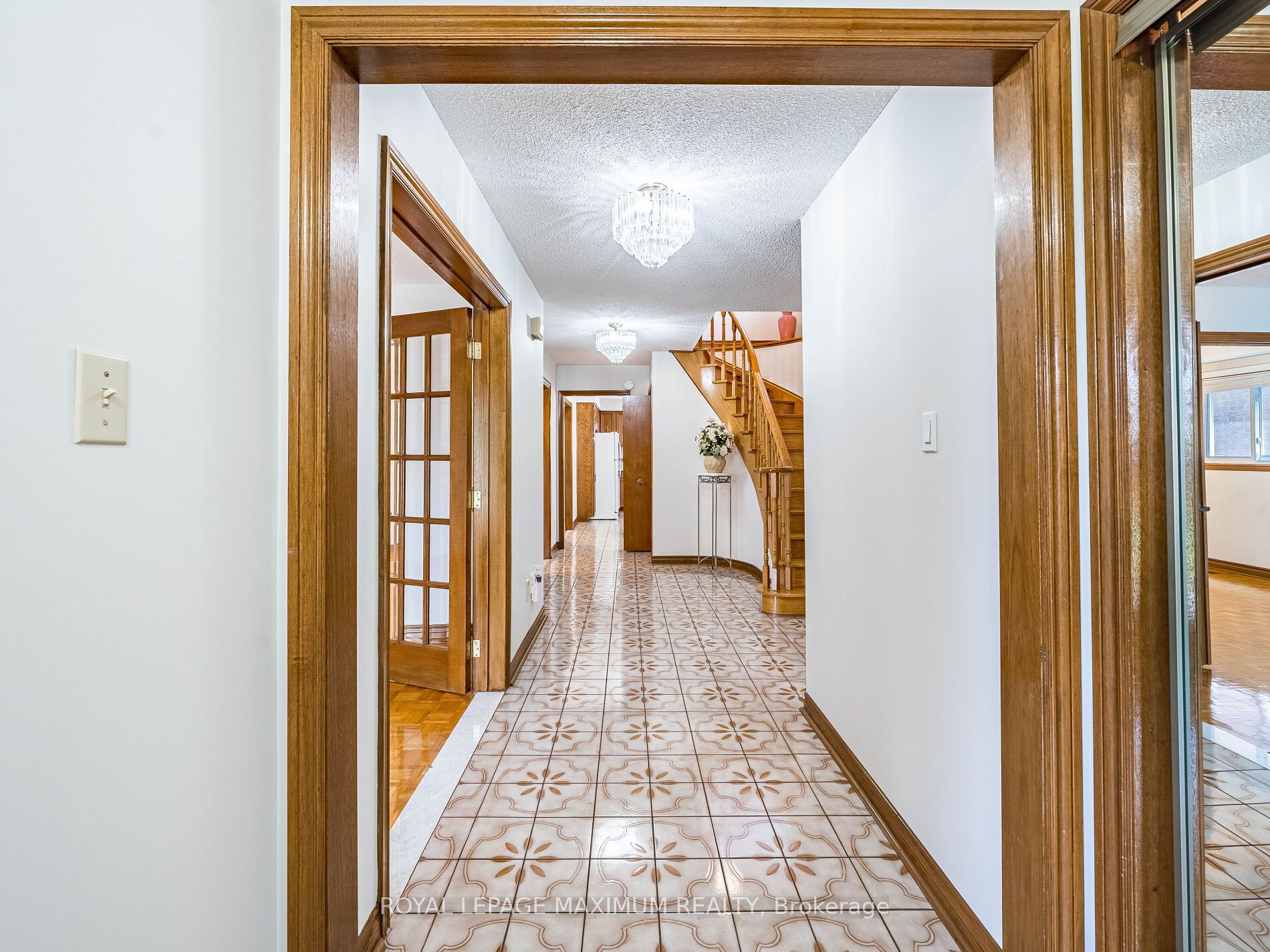 Photo 6 of 131 Kaiser Drive, Vaughan, West Woodbridge — HOMEH