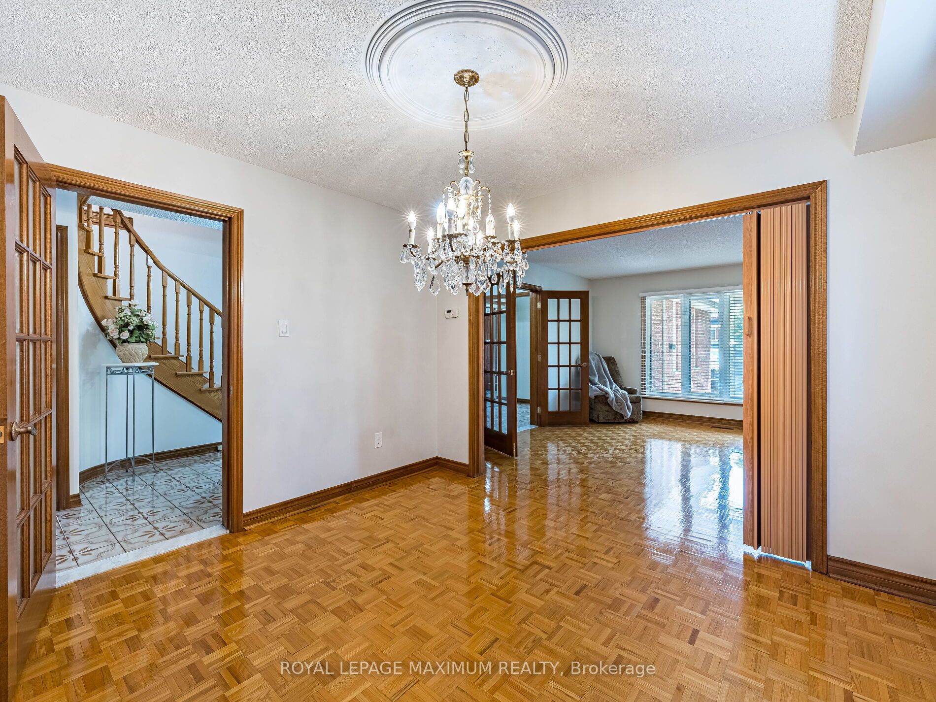 Photo 10 of 131 Kaiser Drive, Vaughan, West Woodbridge — HOMEH