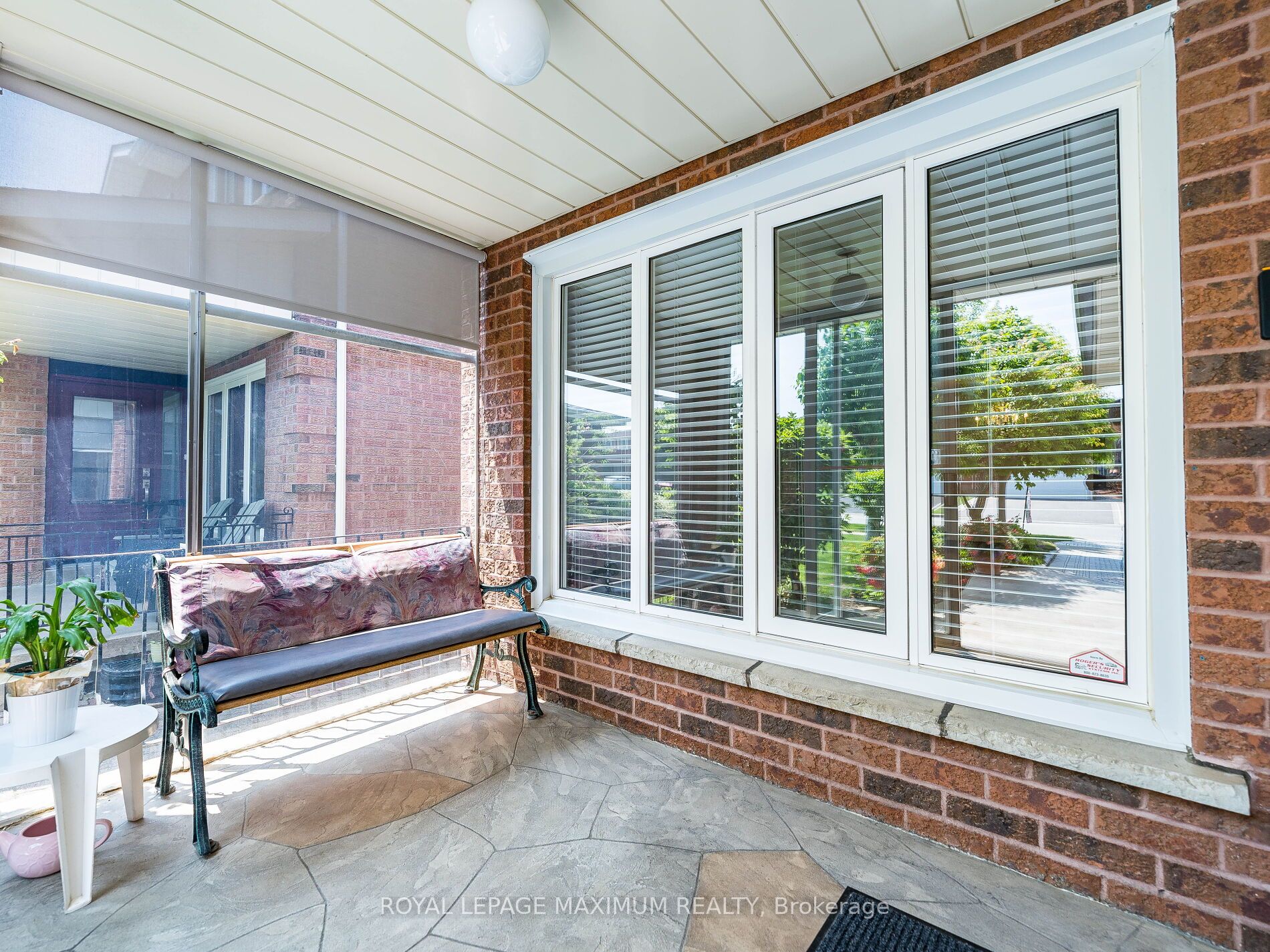 Photo 4 of 131 Kaiser Drive, Vaughan, West Woodbridge — HOMEH