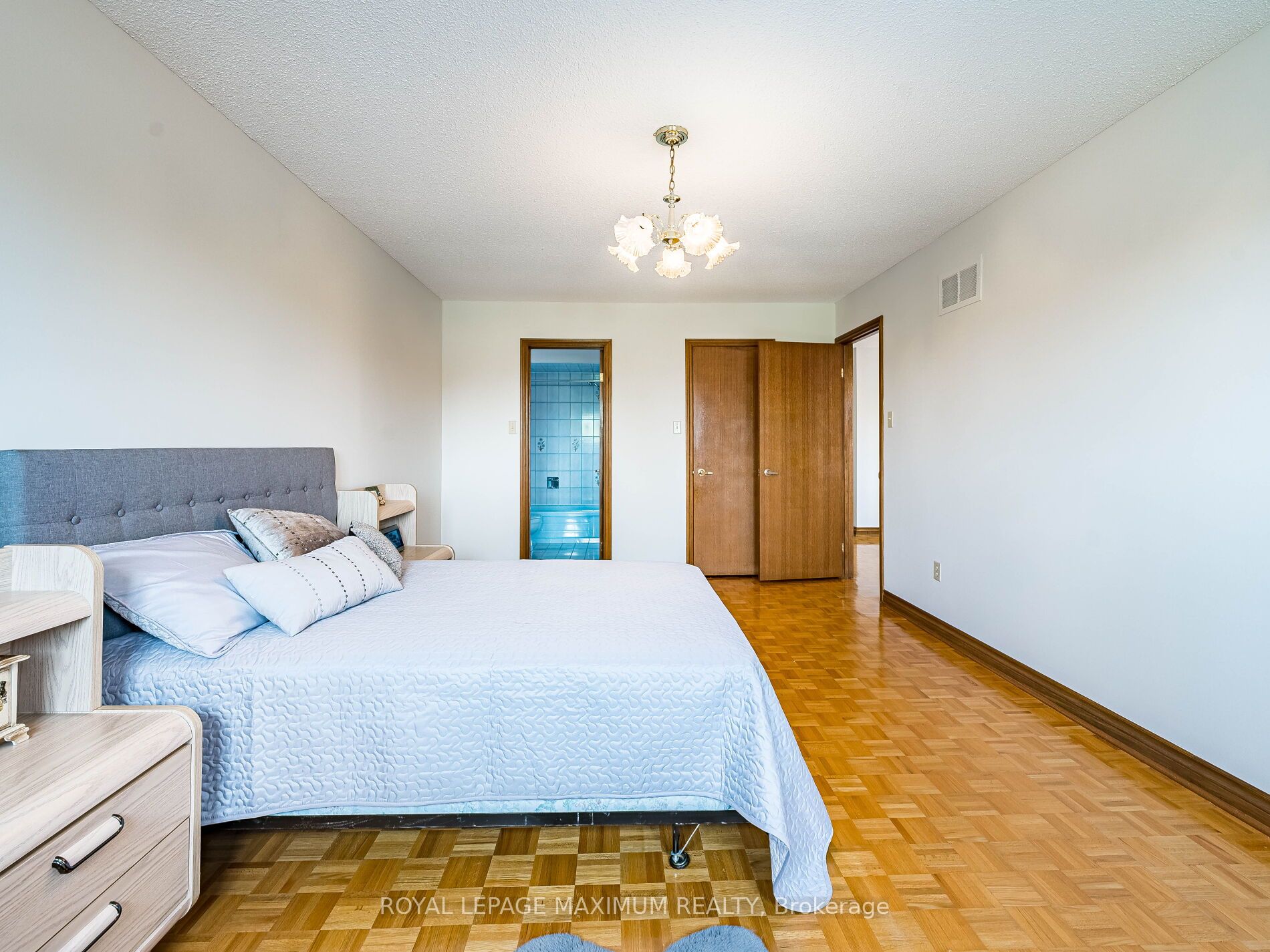 Photo 29 of 131 Kaiser Drive, Vaughan, West Woodbridge — HOMEH
