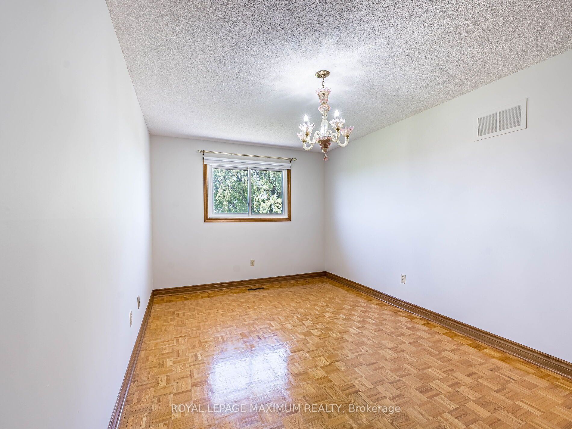 Photo 23 of 131 Kaiser Drive, Vaughan, West Woodbridge — HOMEH