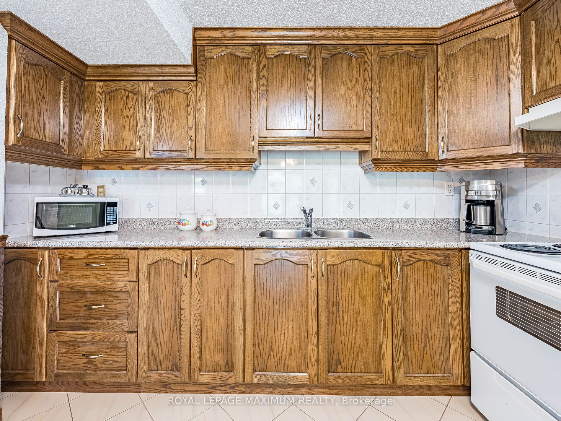 Photo 36 of 131 Kaiser Drive, Vaughan, West Woodbridge — HOMEH