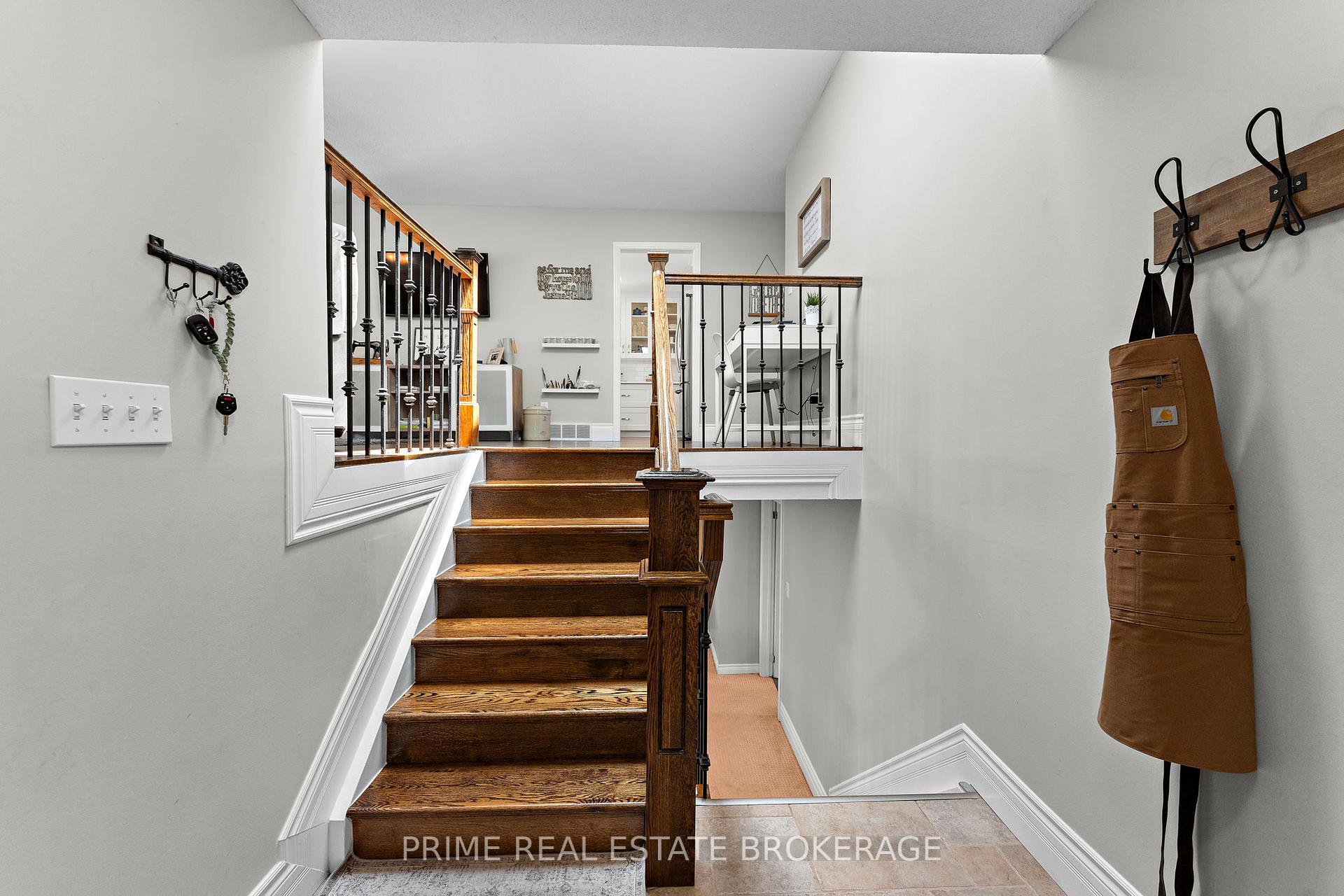 Photo 9 of 41 Farnham Crescent, London, South M — HOMEH