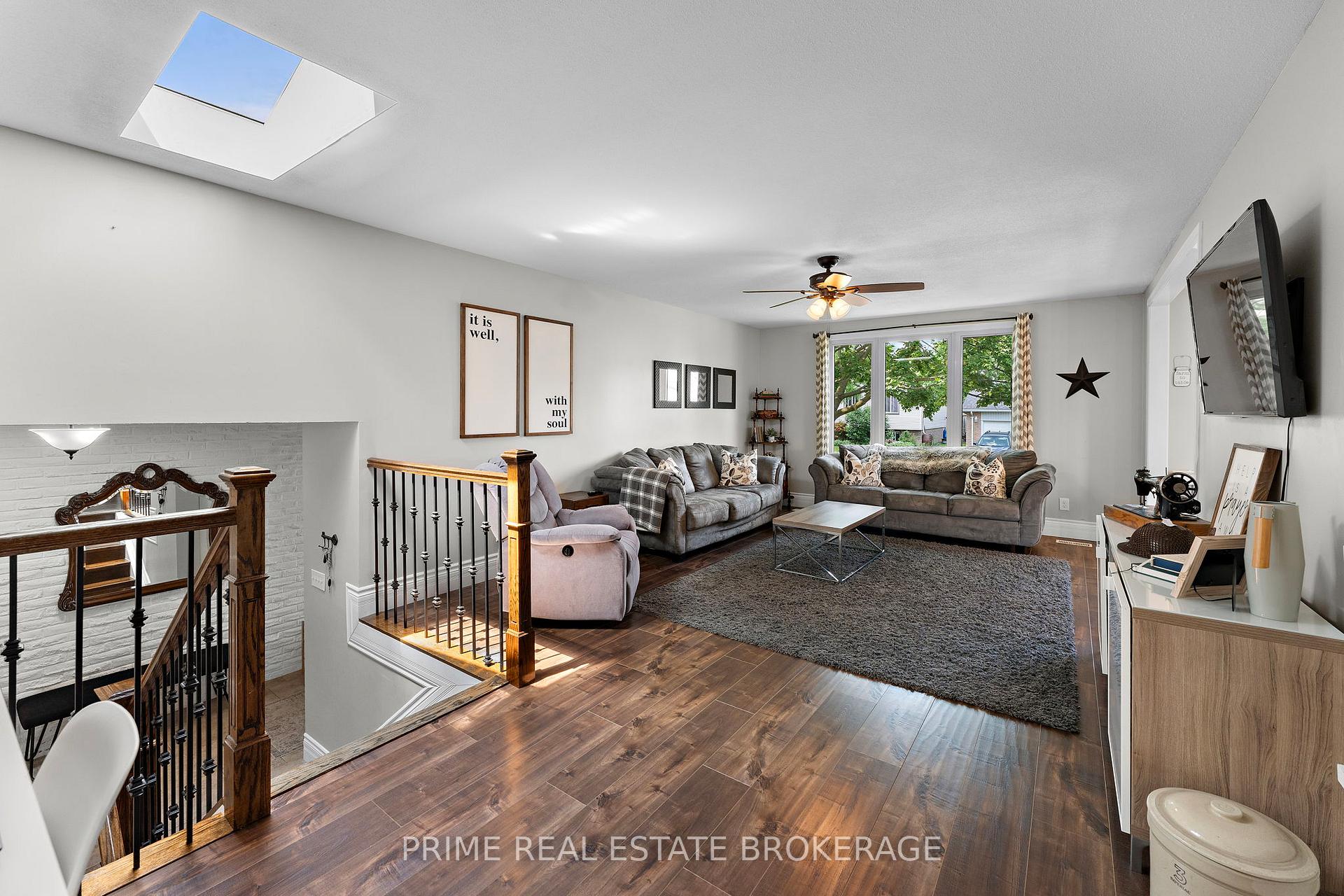 Photo 4 of 41 Farnham Crescent, London, South M — HOMEH