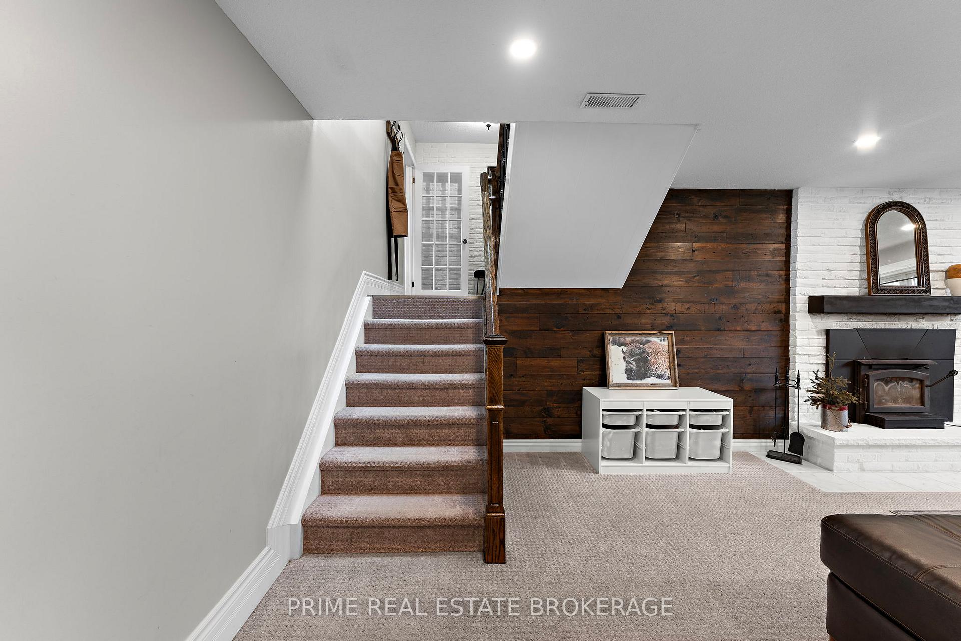 Photo 22 of 41 Farnham Crescent, London, South M — HOMEH
