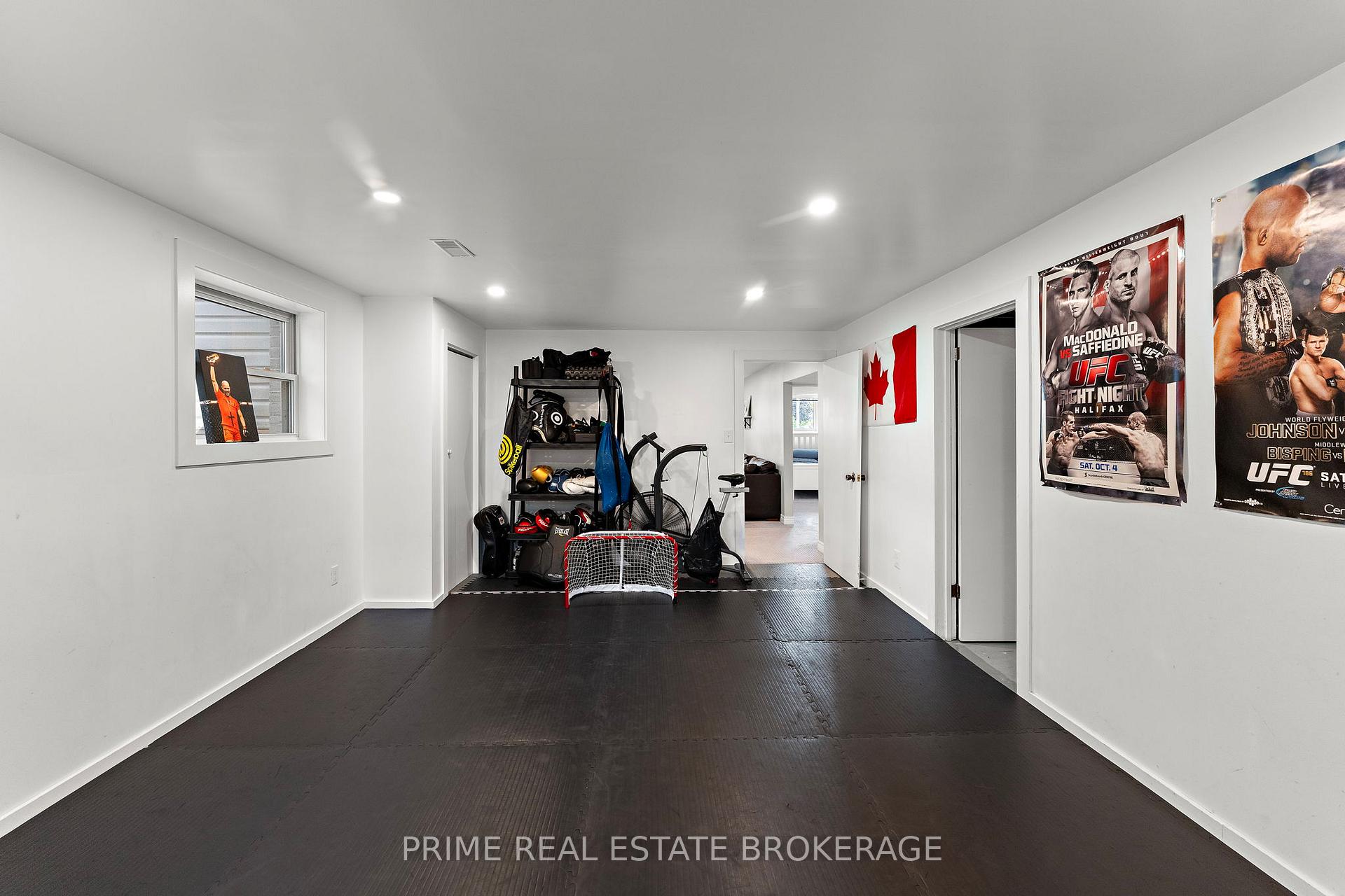 Photo 24 of 41 Farnham Crescent, London, South M — HOMEH