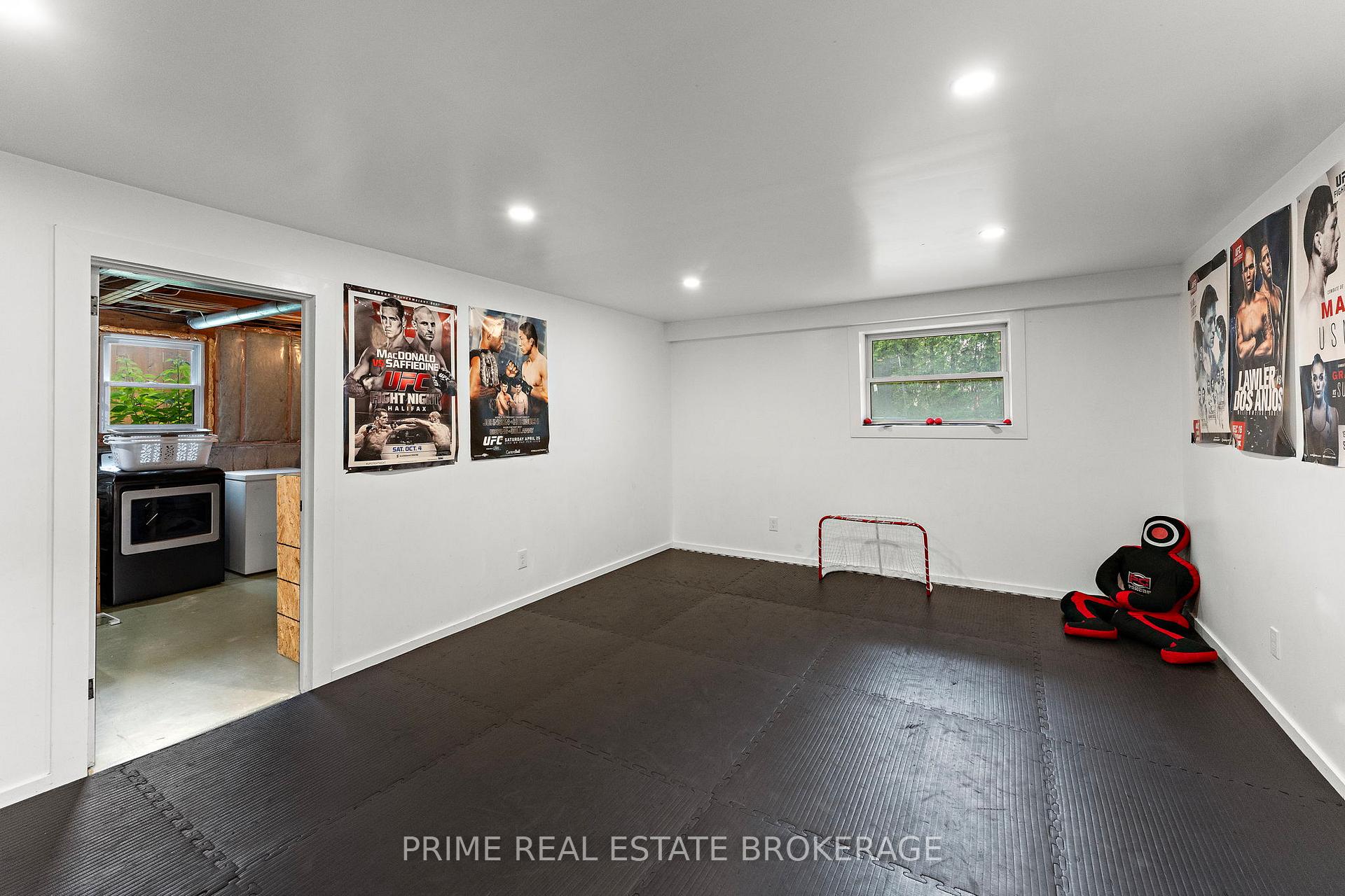 Photo 29 of 41 Farnham Crescent, London, South M — HOMEH