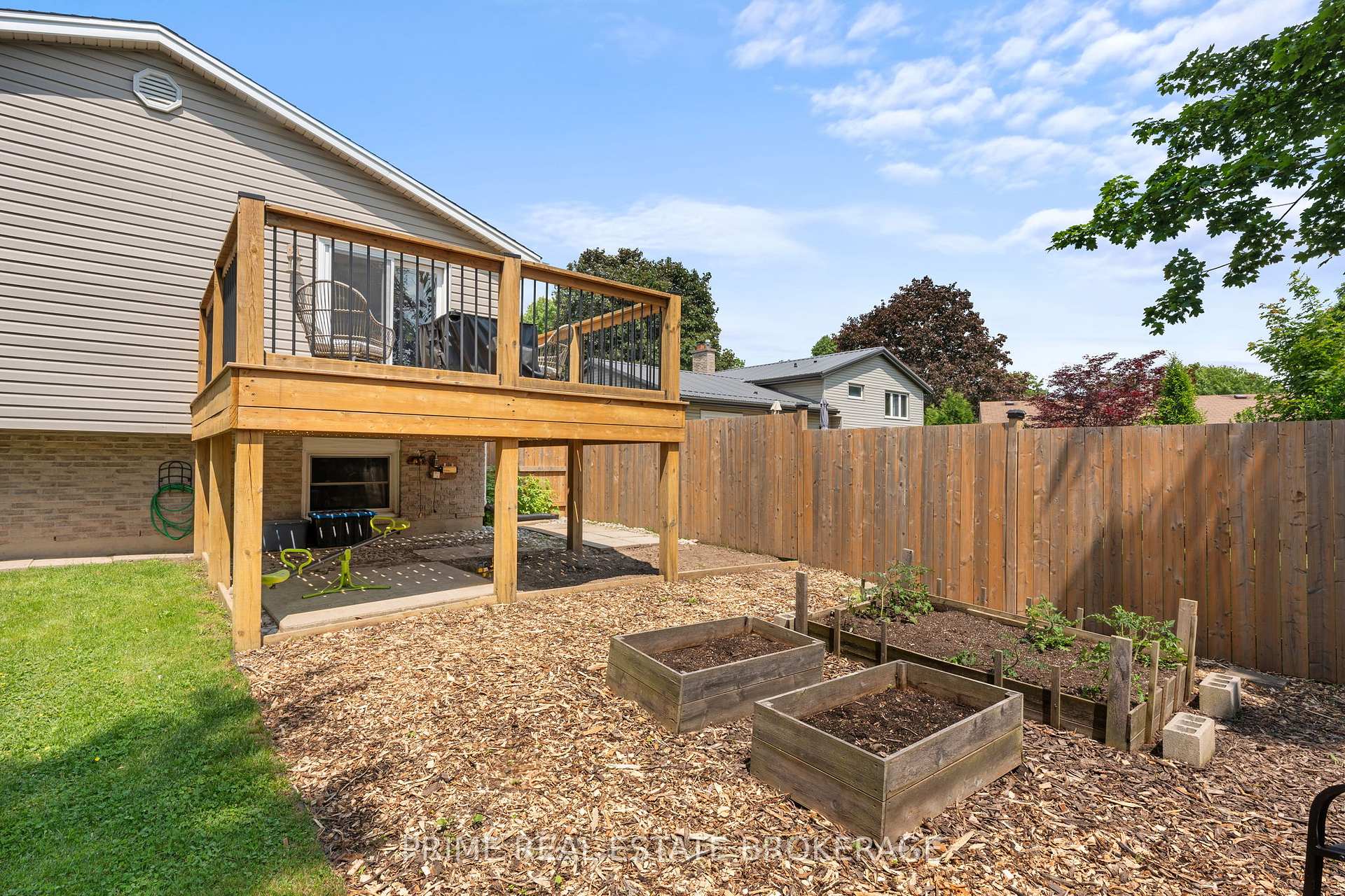 Photo 38 of 41 Farnham Crescent, London, South M — HOMEH