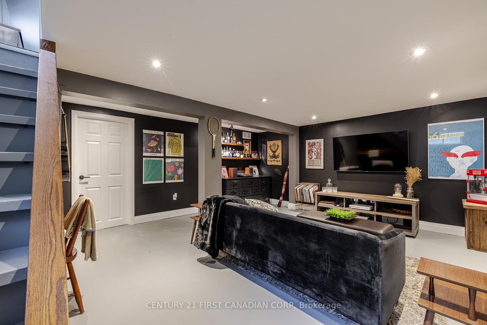 Photo 18 of 45 Downing Crescent, London, South S — HOMEH