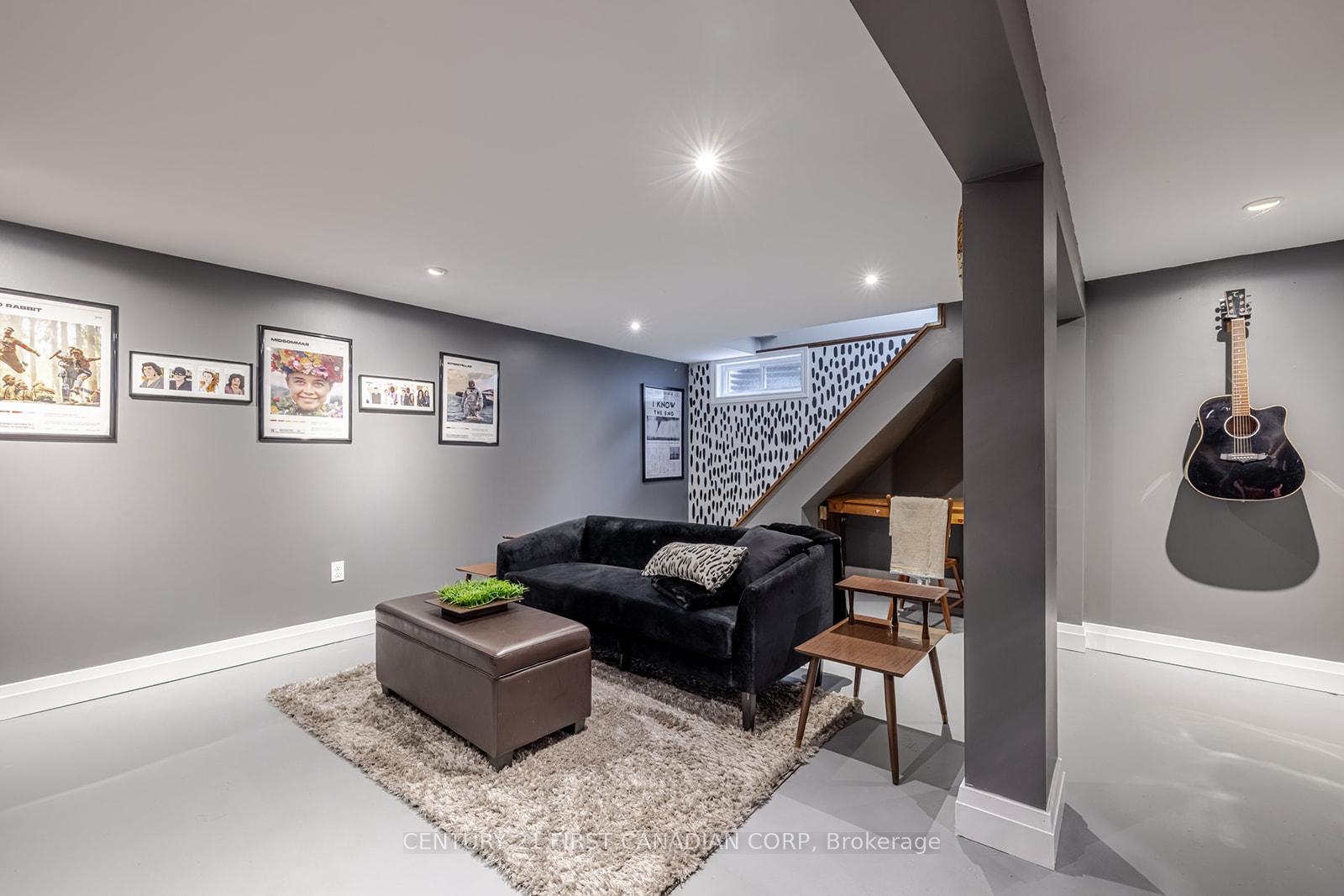 Photo 17 of 45 Downing Crescent, London, South S — HOMEH