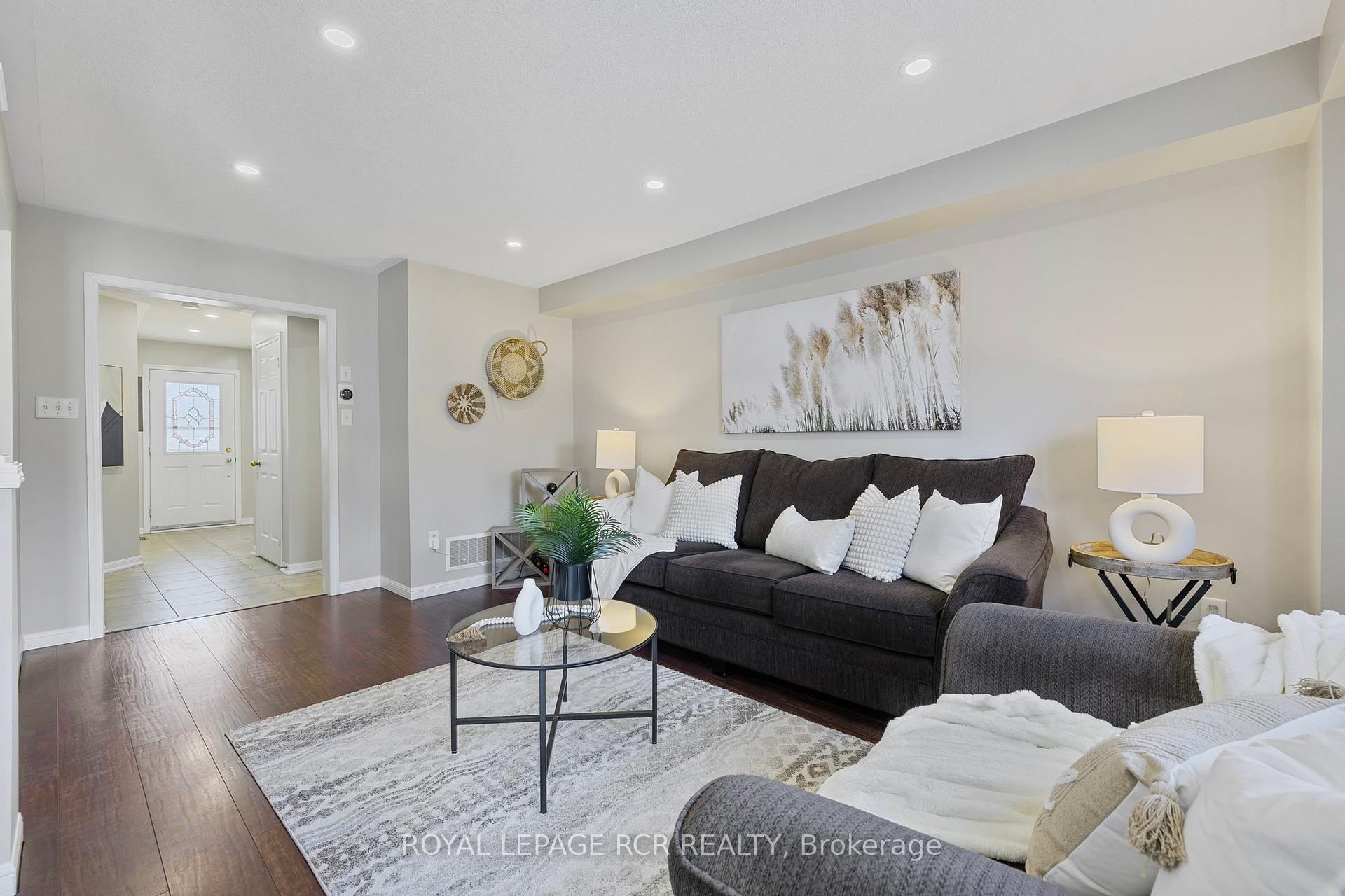 Photo 14 of 34 Childs Court, Clarington, Bowmanville — HOMEH