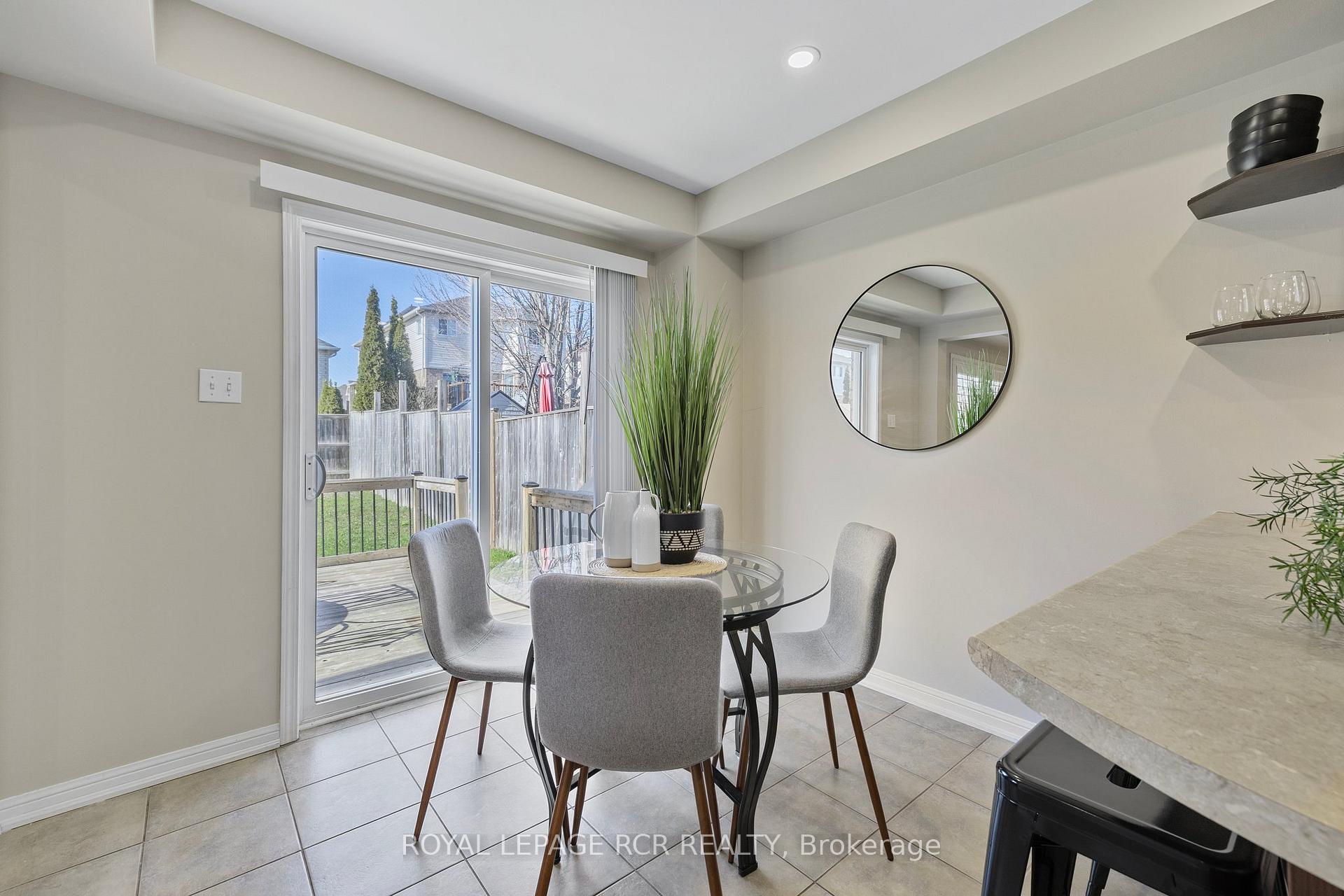 Photo 6 of 34 Childs Court, Clarington, Bowmanville — HOMEH