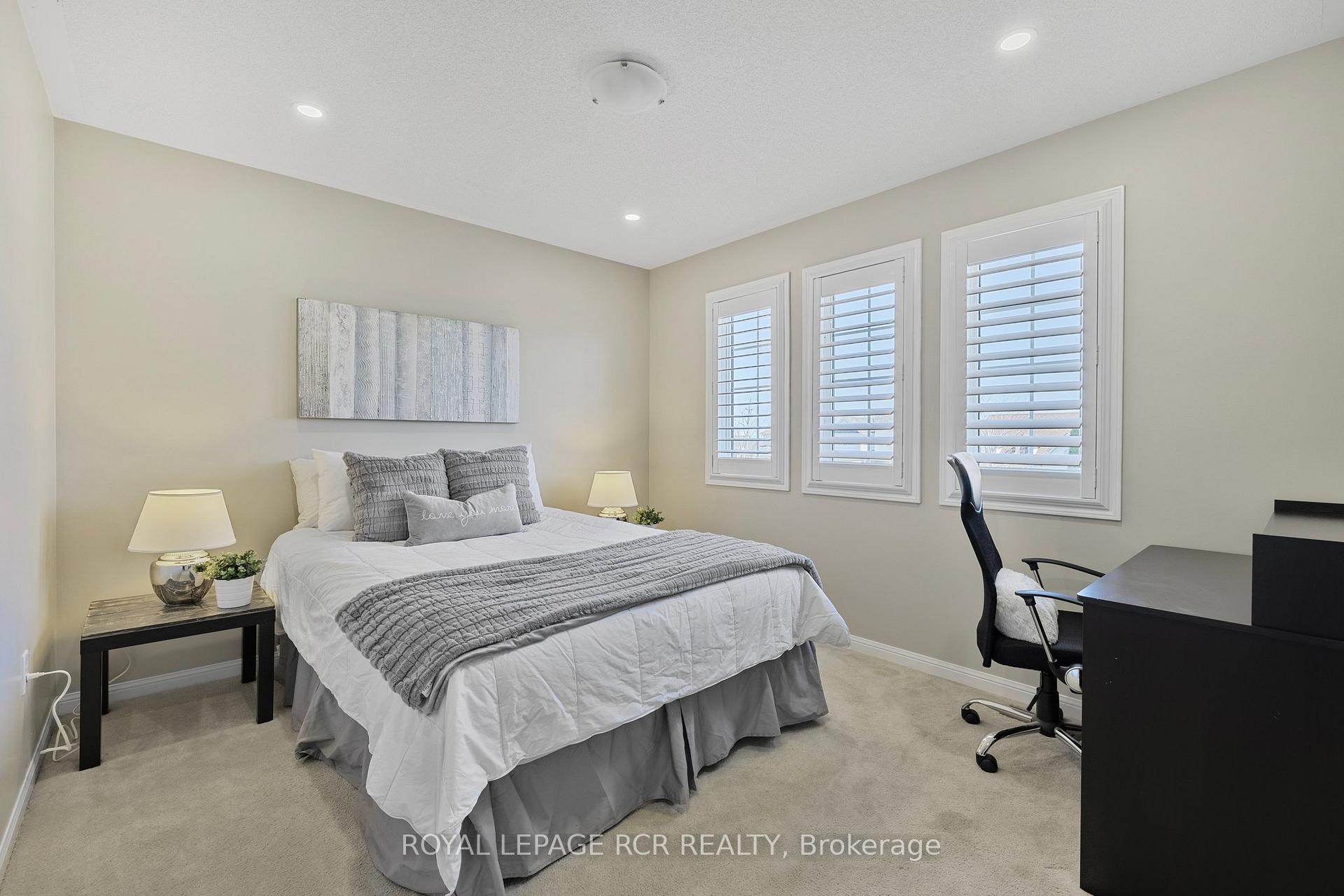Photo 10 of 34 Childs Court, Clarington, Bowmanville — HOMEH