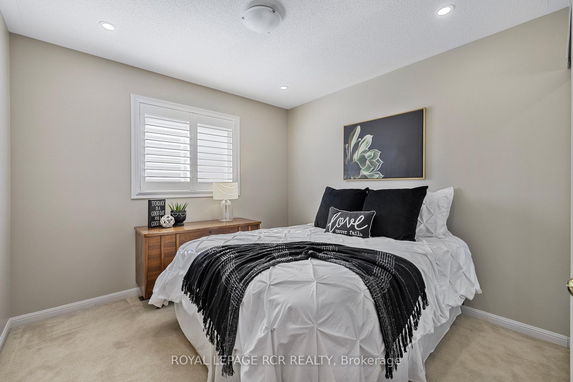 Photo 26 of 34 Childs Court, Clarington, Bowmanville — HOMEH