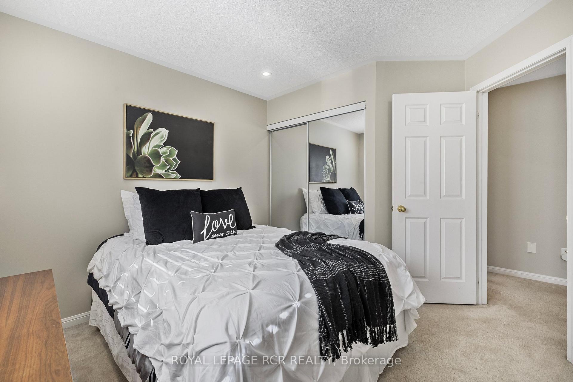Photo 25 of 34 Childs Court, Clarington, Bowmanville — HOMEH