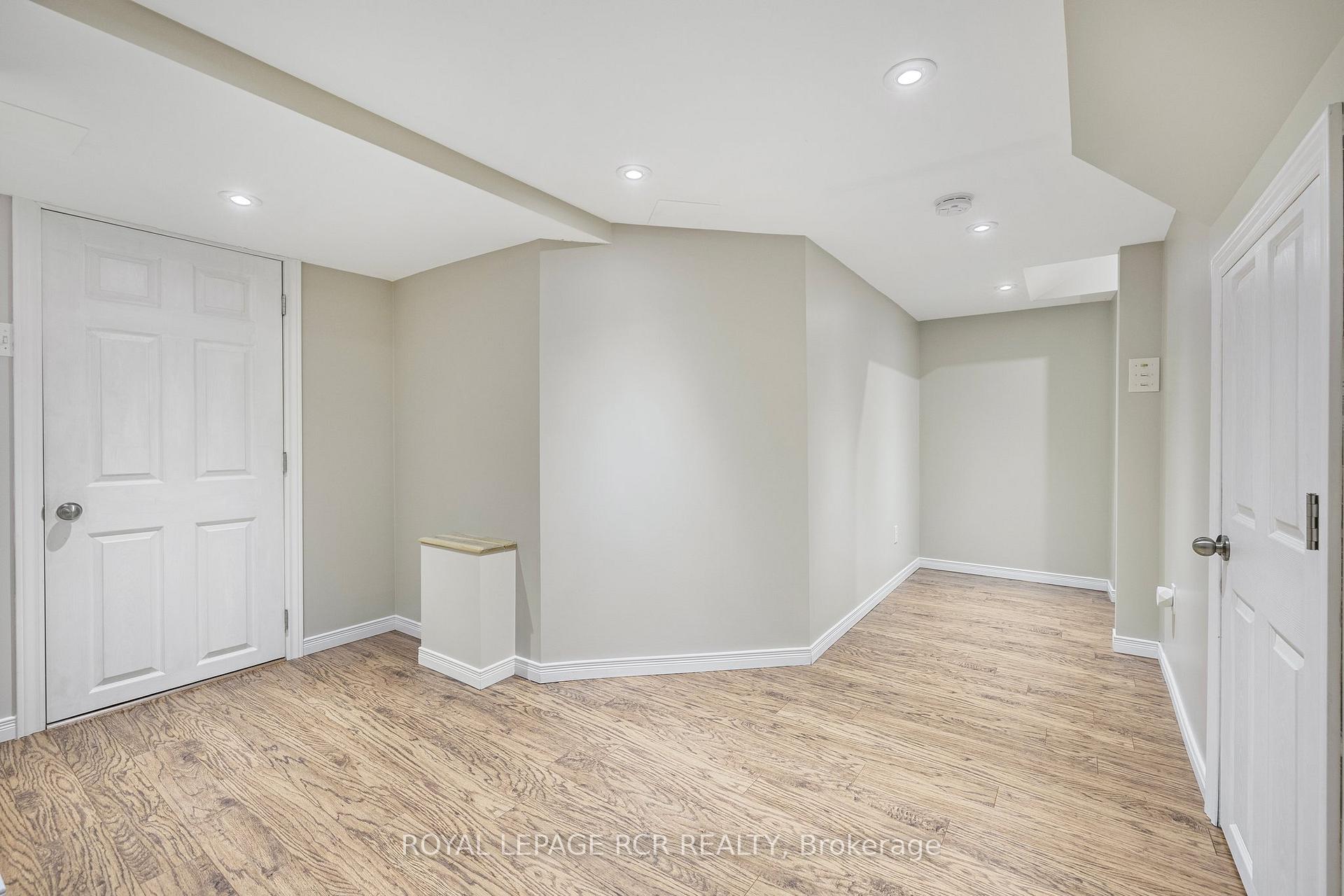 Photo 9 of 34 Childs Court, Clarington, Bowmanville — HOMEH