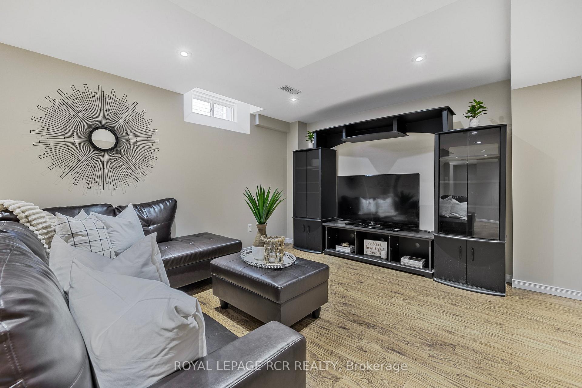 Photo 32 of 34 Childs Court, Clarington, Bowmanville — HOMEH