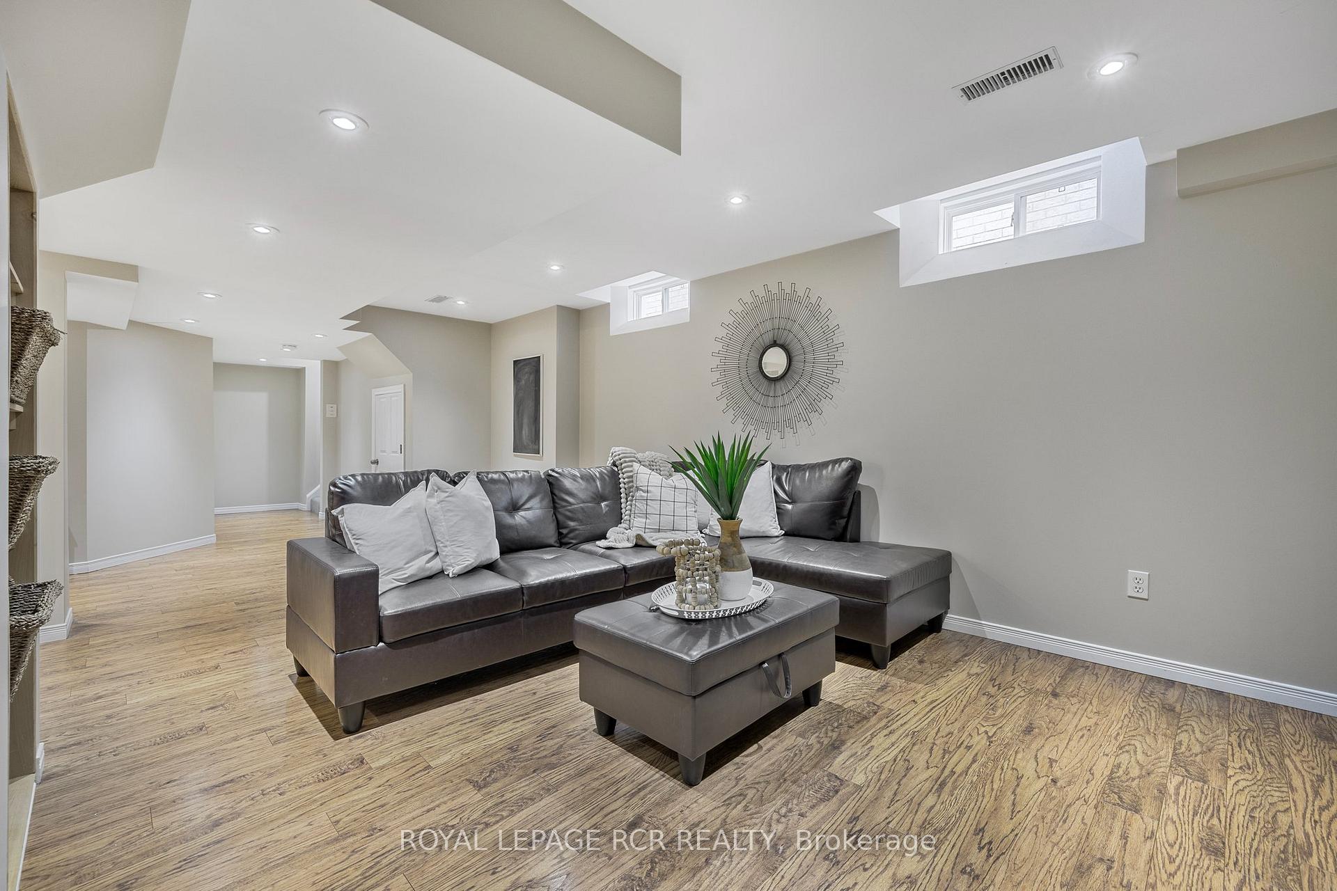 Photo 11 of 34 Childs Court, Clarington, Bowmanville — HOMEH
