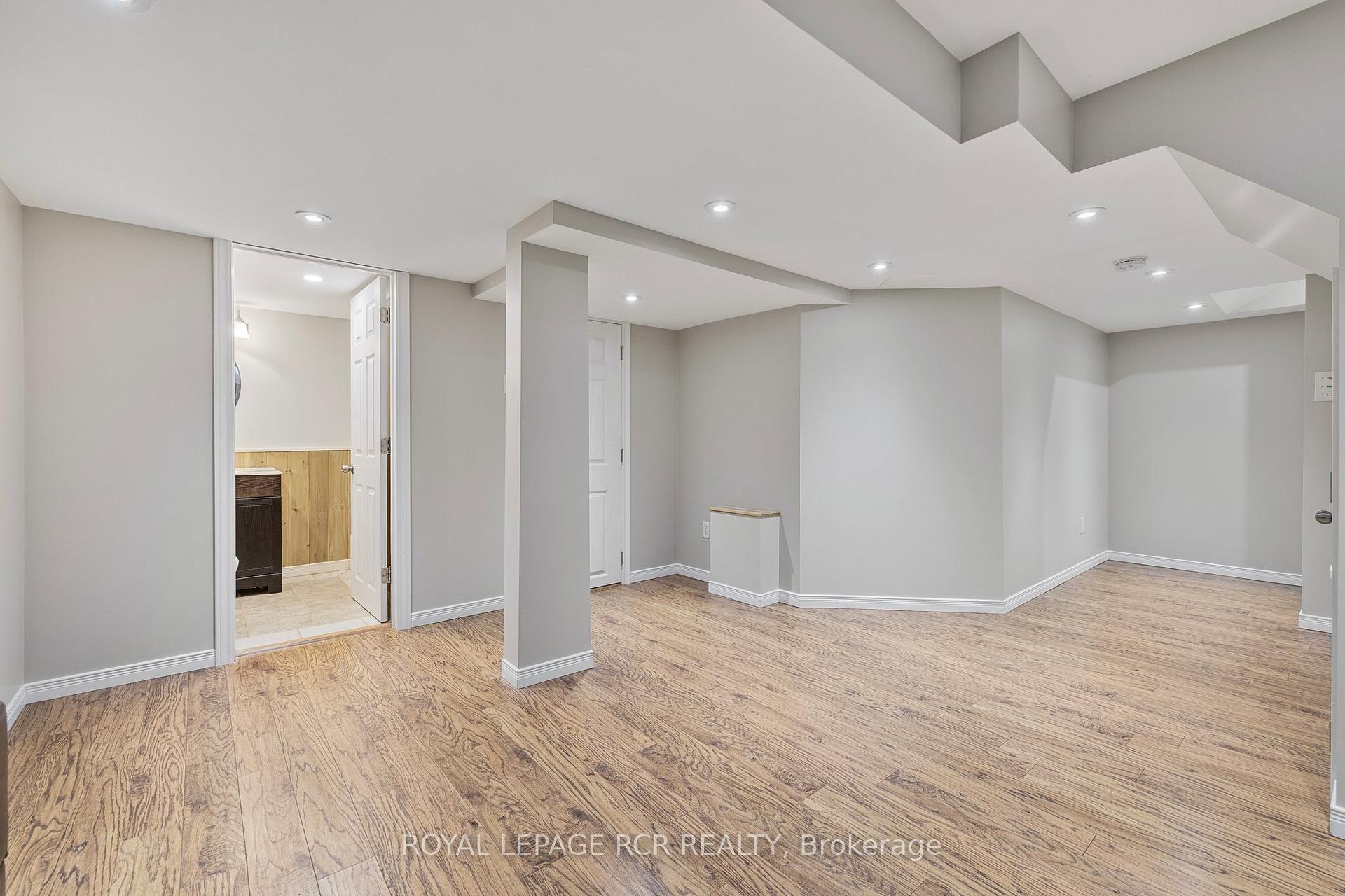 Photo 20 of 34 Childs Court, Clarington, Bowmanville — HOMEH