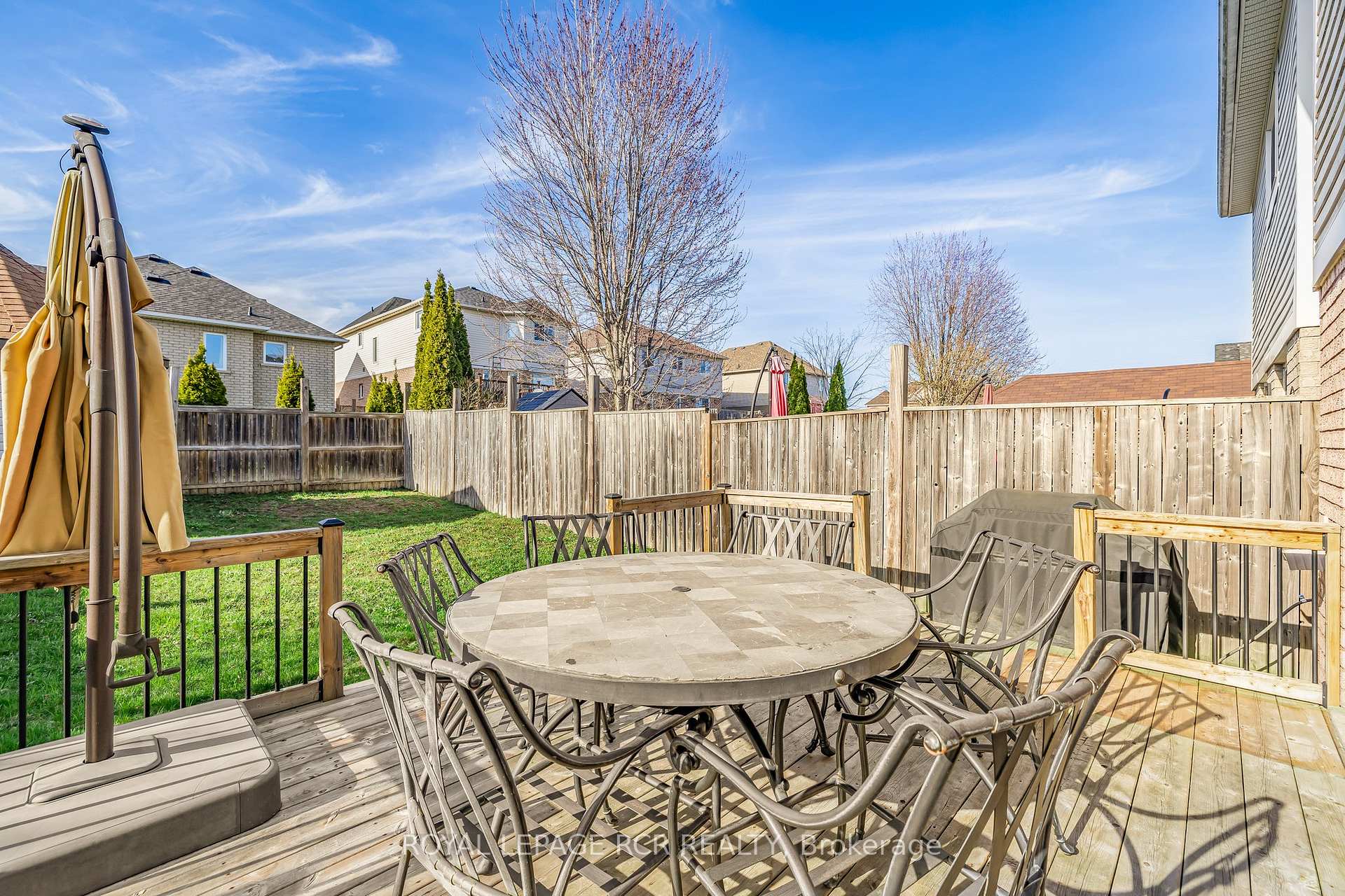 Photo 23 of 34 Childs Court, Clarington, Bowmanville — HOMEH